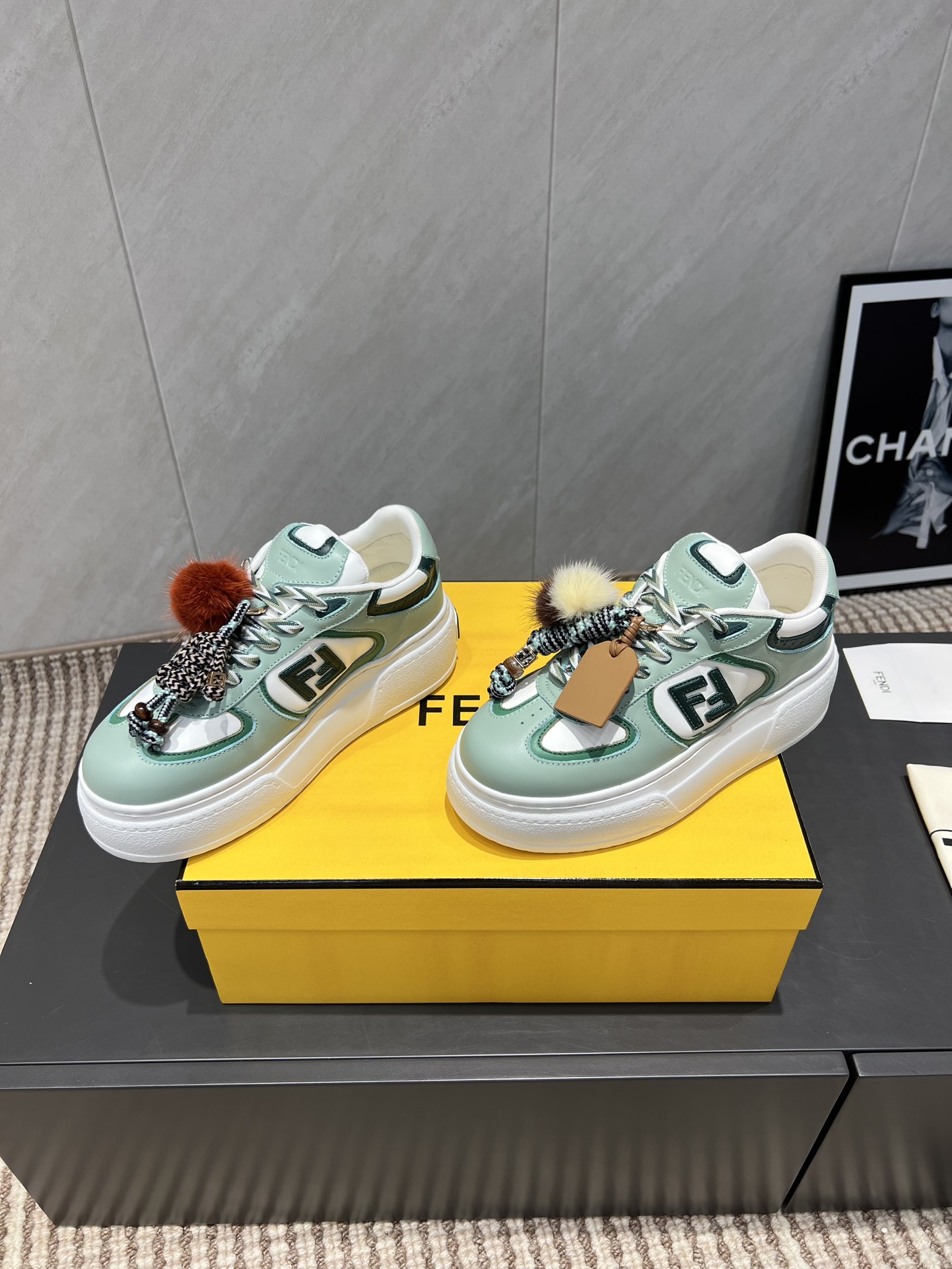 Fashion Collection: Monopoly-Inspired Colorful Footwear with Innovative Design - 图片 2