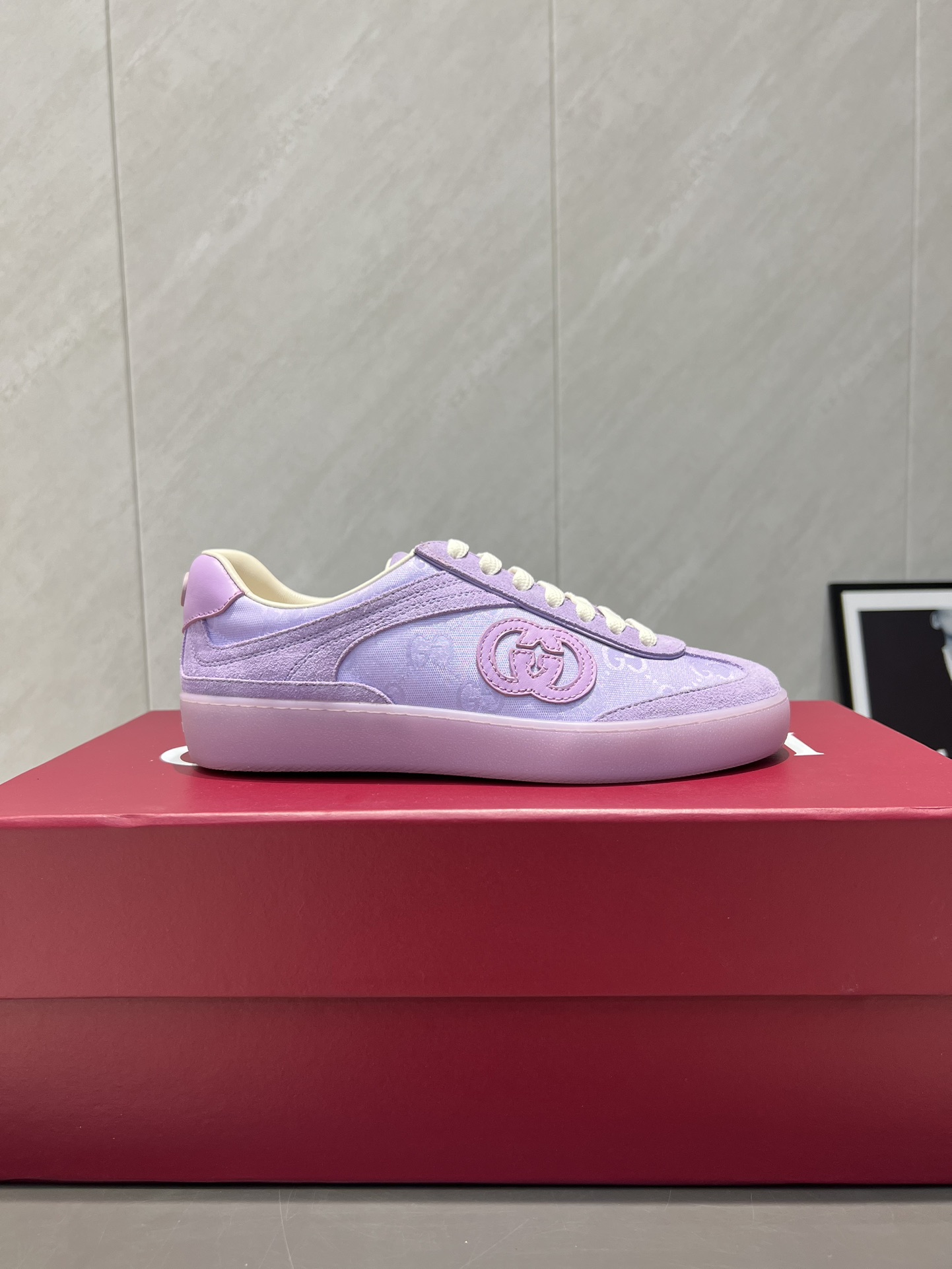 حذاء Gucci الرياضي النسائي بنعل شفاف