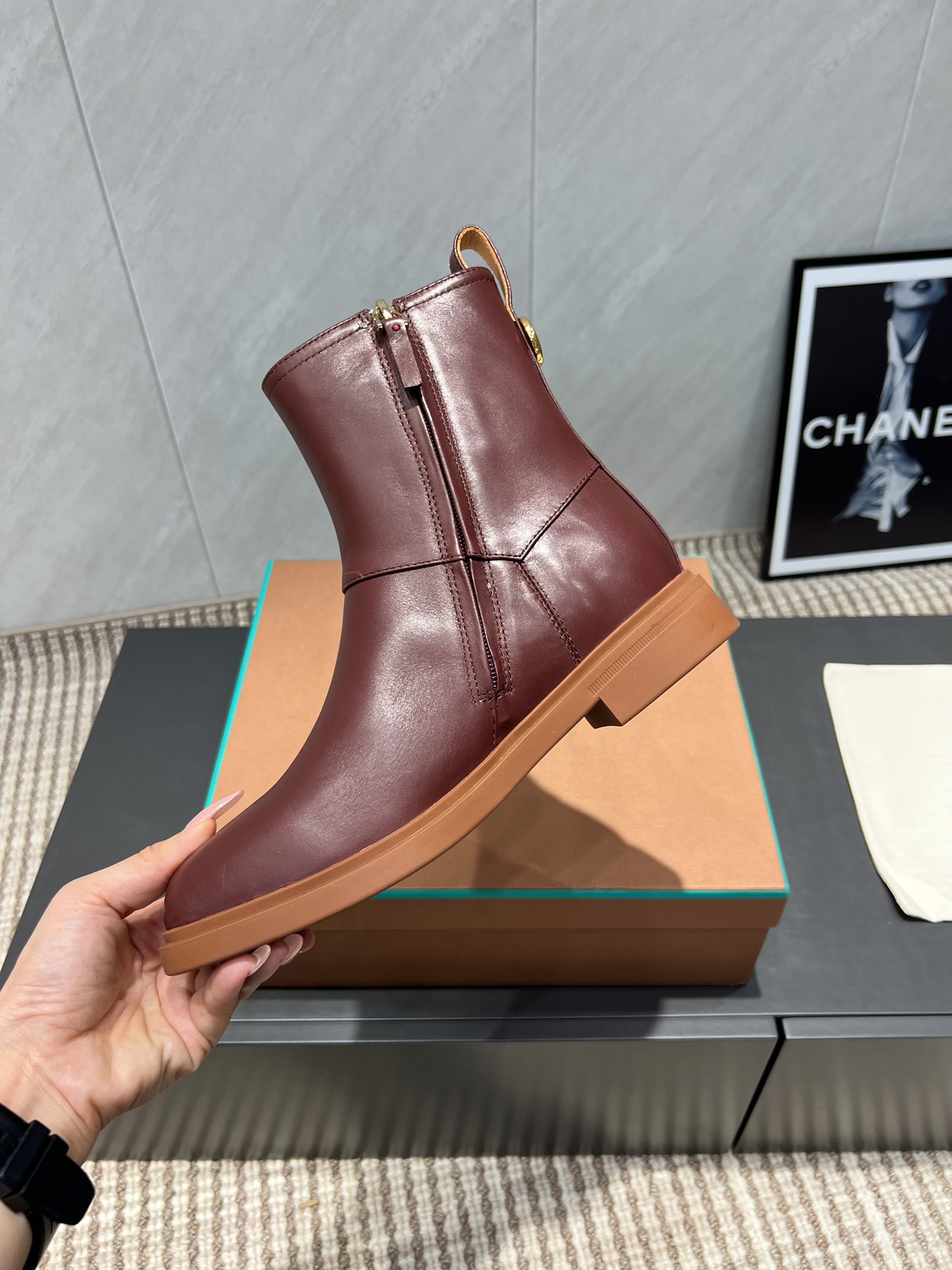 Loro Piana Women's Round-Toe Leather Zip Ankle Boots - Luxurious Comfort 7 i1755281623 245 0