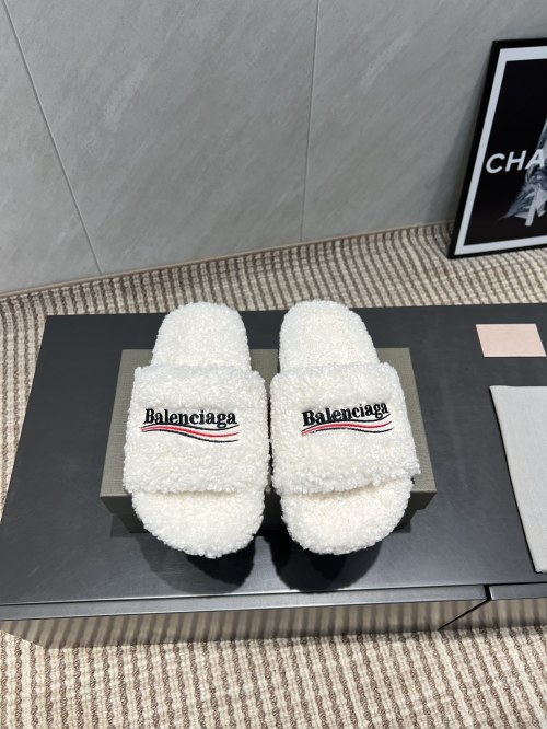 Balenciaga Wool Blend Couple Slides, Early Autumn New Collection 1 Balenciaga Wool Blend Couple Slides, Early Autumn New Collection