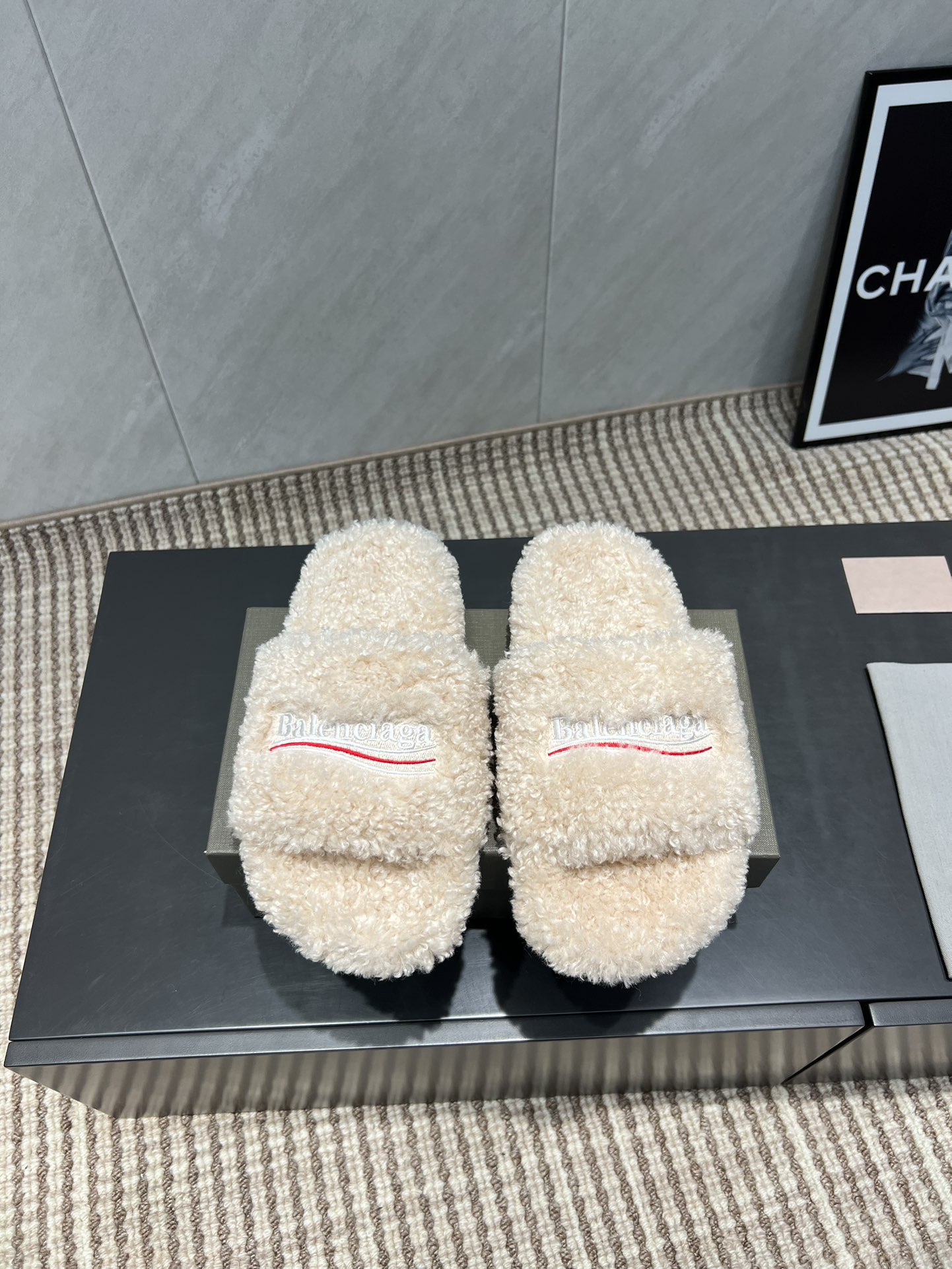 Balenciaga Mules en Laine Bouclée Crème pour Femmes - Confort et Style