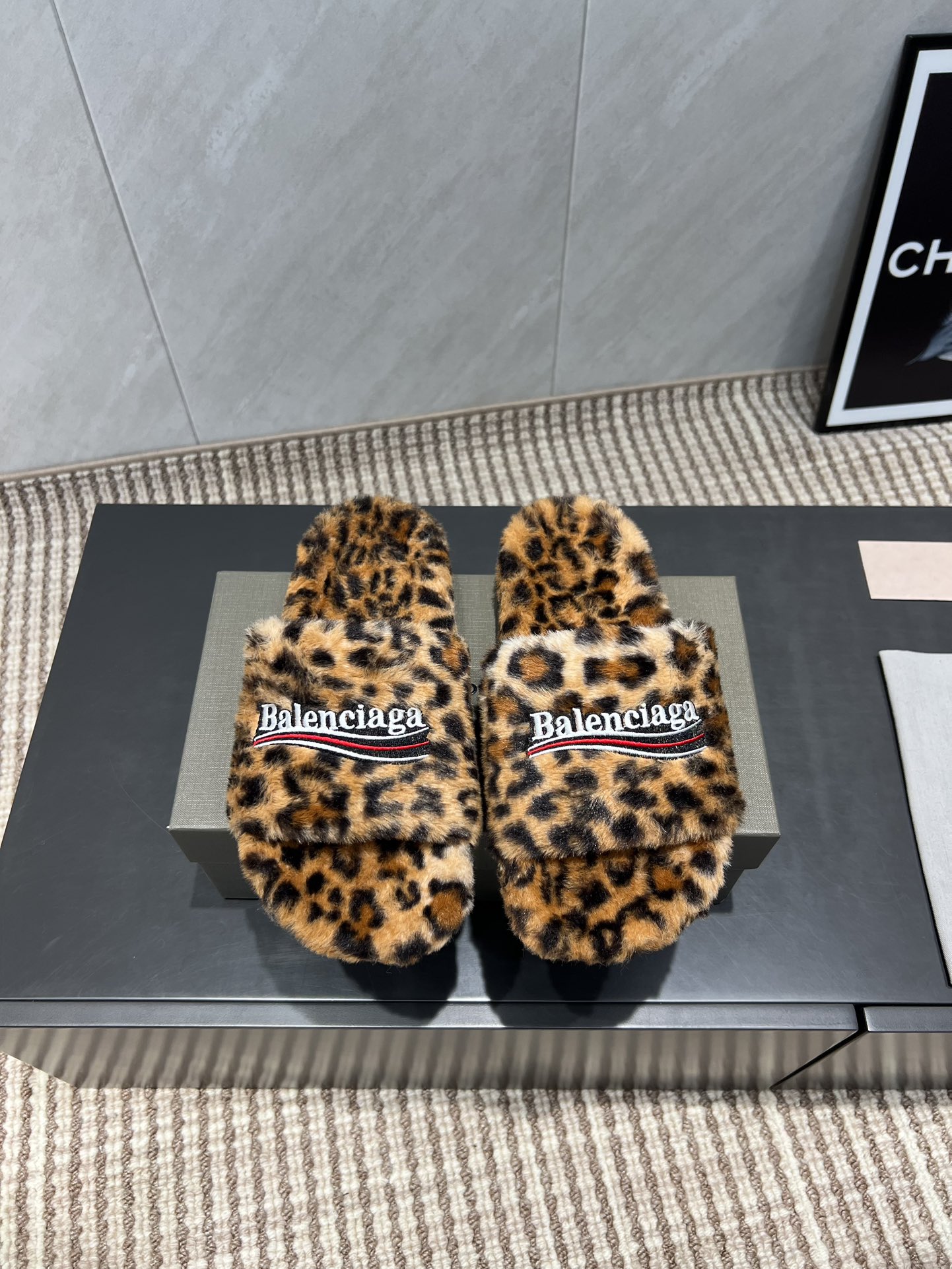 Balenciaga Dames Heren Leopard Print Fuzzy Slippers - Comfortabele & Stijlvolle Pantoffels