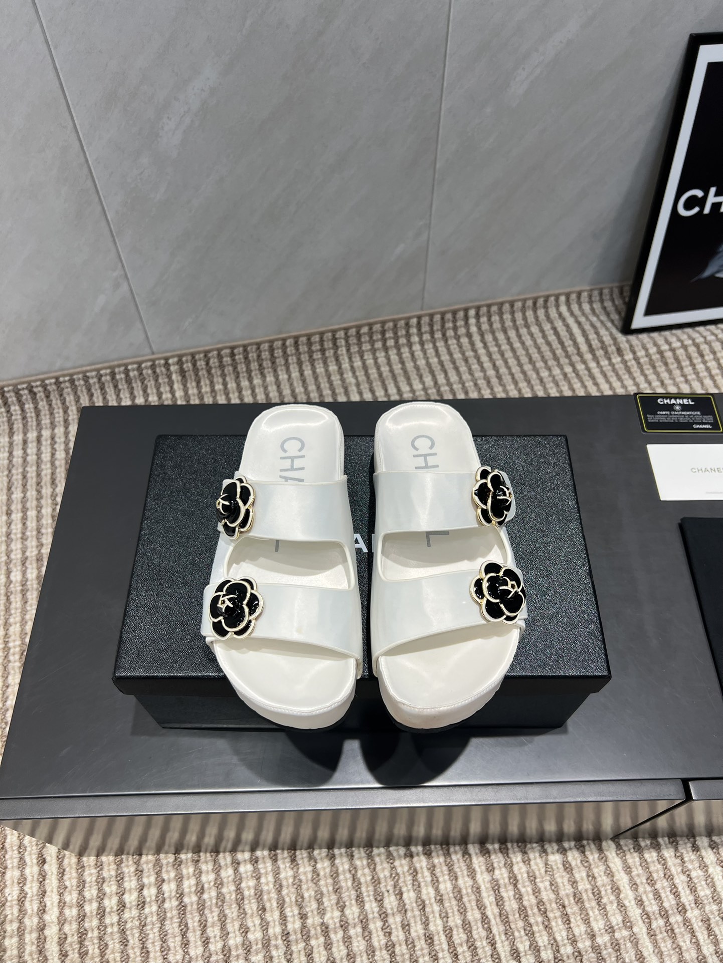 Chanel Sandalen met Bloemen - Luxe Dames Zomerschoenen met Dikke Zool