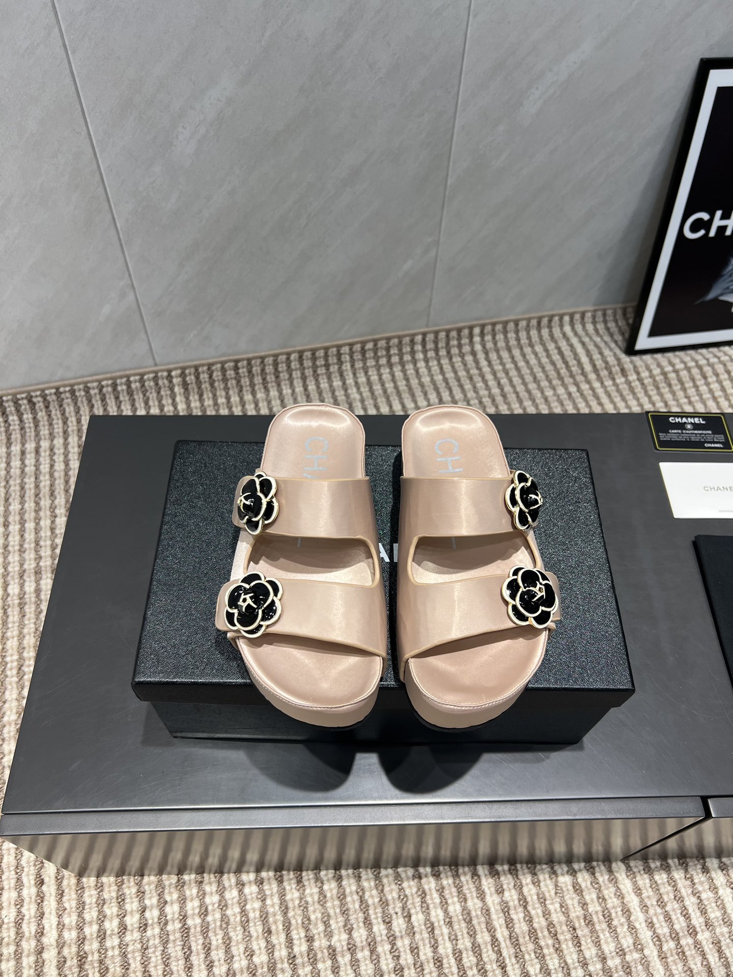 Chanel Women's Sandals with Flower Detail | Comfortable Beach Slides