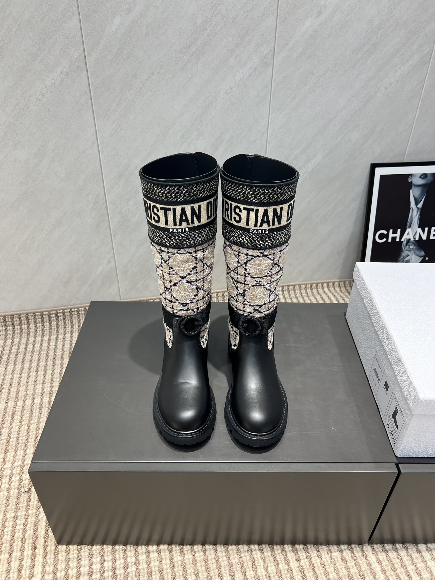 NO:484309,Pilimauli 'Exclusive Top Version' DIO*R Dior 2025 vs Early Autumn Classic D-Major Series [Retro Round-toe Flying High Boots] Original Replica, complete difference in details, new retro technology electric embroidery vane, eye-catching time, simple and versatile... Fabric original cowhide high-density electric rust process Inner original custom sheepskin/pure wool foot pad original custom sheepskin/pure wool large sole original mold opening combination big sole number 35-39 (40.41 customization without return and exchange) Packaging original full set of packaging color official website synchronous update, boots, dior, dior, boots, cowhide, sheepskin19860909皮里毛里 《独家顶级版本》 DIO*R迪奥2025vs早秋经典爆款D-Major系列【复古圆头飞织高靴】 原版复刻,细节完全区别,全新复古科技电绣风向标,时间抢眼,简约百搭不平凡…… 面料原版牛皮飞织高密度电锈工艺 内里原版定制羊皮/纯羊毛 垫脚原版定制羊皮/纯羊毛 大底原版开模组合大底 码数35—39（40.41定制不退换） 包装原版全套包装 颜色官网同步更新,靴子,dior,dior,boots,cowhide,sheepskin,Women's Shoes