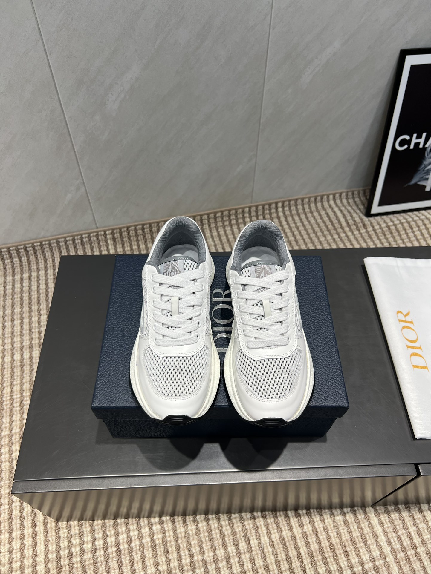 NO:484230,:Mesh couple 'Exclusive Top Version' D*IOR Di*Ao's latest casual hot series... [Couple color-blocking casual shoes] Based on the style of classic sneakers, add deconstructed elements to design. The classic brand digital logo is perfectly presented at the tail of the shoe. The circle is surrounded by the shoe line '23' logo, the original custom cowhide net embroidered letter craftsmanship, full of playfulness, showing the fashionable design of Majira, the peak is the top of the market, the foot is the king. Fabric: Original custom silk cowhide original custom breathable net Inner: Original custom breathable fabric Fighting pad: Original high-density breathable fabric injection molding pad Outsole: Original TPU mold-absorbing multi-color bottom Size: Couple 35-44 (female 41. male 38.45. Customized without return) Packaging: Original full package Color: Official website synchronous update, casual shoes/sports shoes, masion  Margiela,sneakers,cowhide19860909:网面情侣《独家顶级版本》  D*IOR迪*奥最新休闲爆款系列……【情侣拼色休闲鞋】 以经典球鞋的版型为基础 加入解构元素设计 经典品牌数字logo在鞋尾完美呈现 圆圈围绕鞋履线“23”标志, 原版定制牛皮网刺绣字母工艺,玩味十足,尽显马吉拉时髦设计感,上市即巅峰 上脚即王者 面料:原版定制丝绸牛皮原版定制透气网 内里:原版定制透气布料 垫脚:原版高密度透气布料注塑成型垫 大底:原版TPU吸模多色底 码数:情侣35-44（女41.男38.45.定制不退换） 包装:原版全套包装 颜色:官网同步更新,休闲鞋/运动鞋,masion margiela,sneakers,cowhide,Women's Shoes