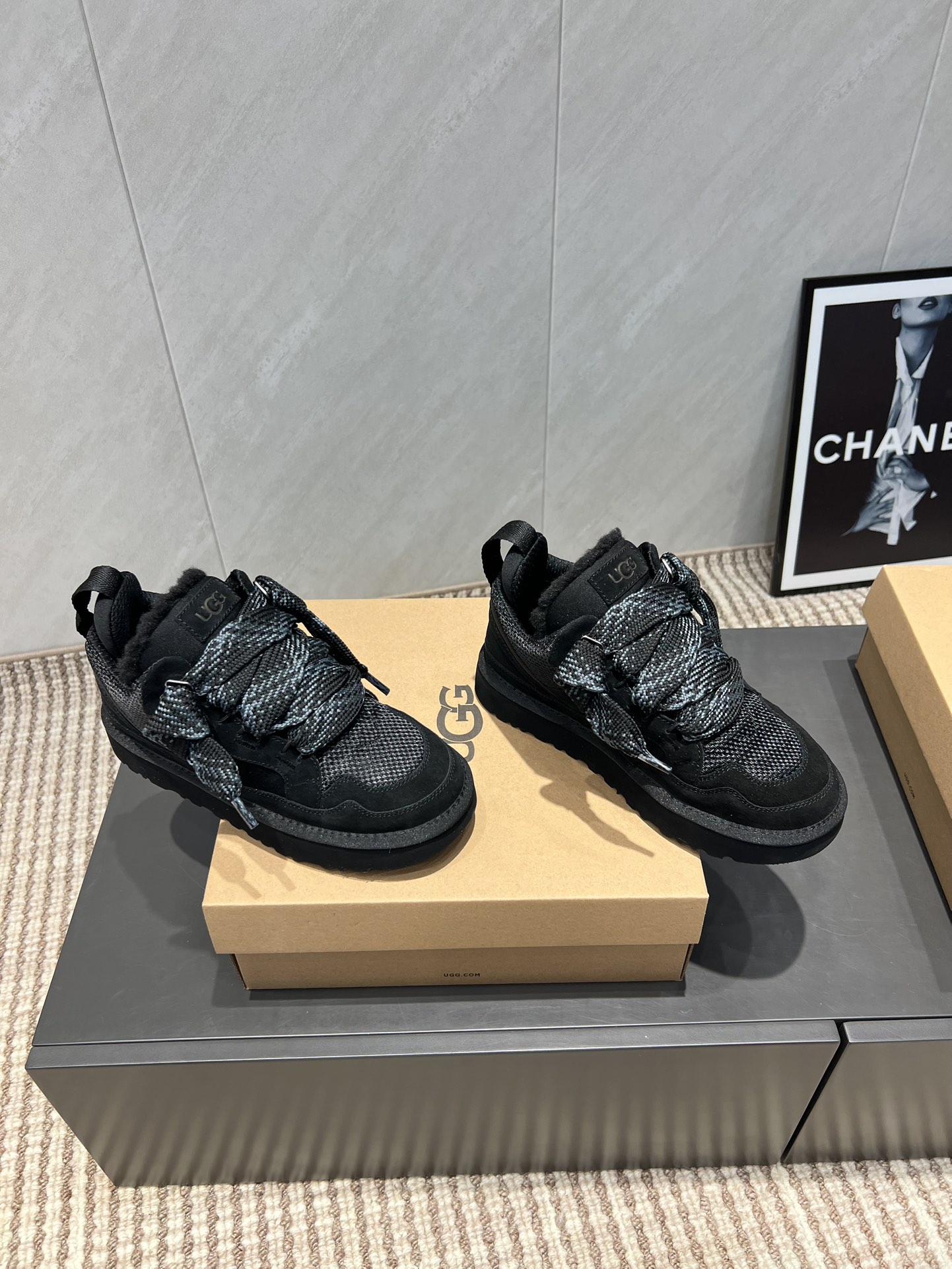 UGG~25vs爆款松糕厚底休闲鞋系列……
【圆头厚底休闲鞋】
一款不会撞衫的鞋子、简约的隔板设计➕上斑