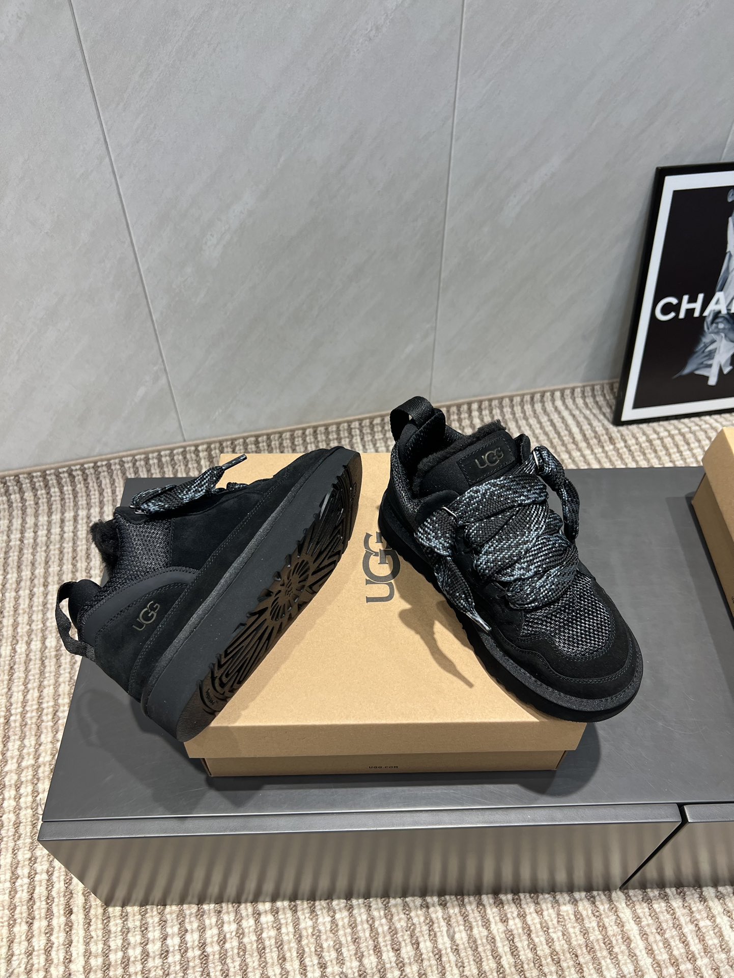 UGG~25vs爆款松糕厚底休闲鞋系列……
【圆头厚底休闲鞋】
一款不会撞衫的鞋子、简约的隔板设计➕上斑