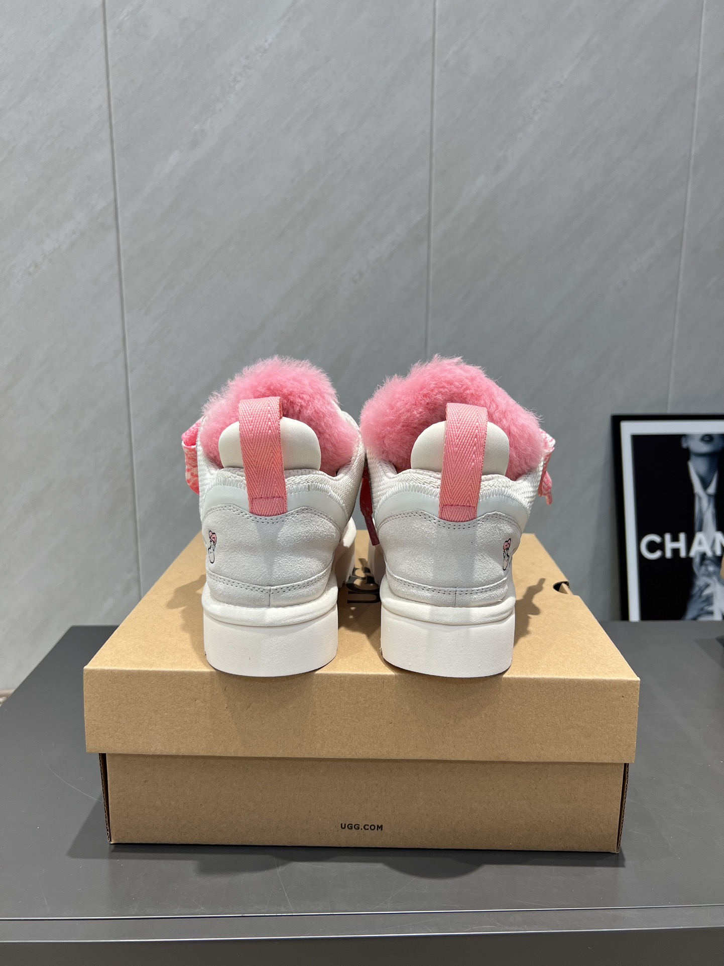 UGG~25vs爆款松糕厚底休闲鞋系列……
【圆头厚底休闲鞋】
一款不会撞衫的鞋子、简约的隔板设计➕上斑