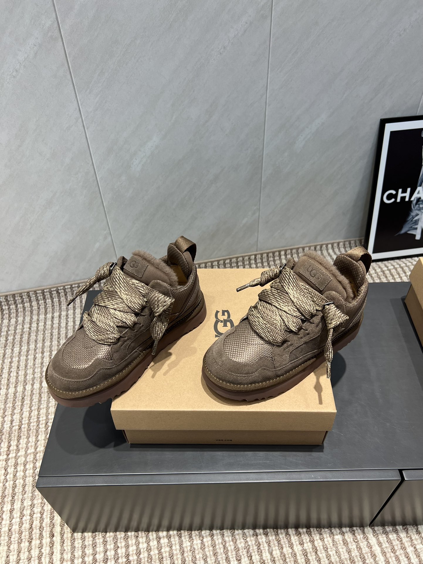 UGG~25vs爆款松糕厚底休闲鞋系列……
【圆头厚底休闲鞋】
一款不会撞衫的鞋子、简约的隔板设计➕上斑