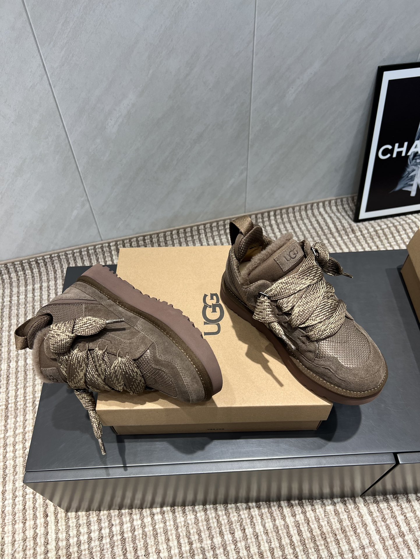 UGG~25vs爆款松糕厚底休闲鞋系列……
【圆头厚底休闲鞋】
一款不会撞衫的鞋子、简约的隔板设计➕上斑