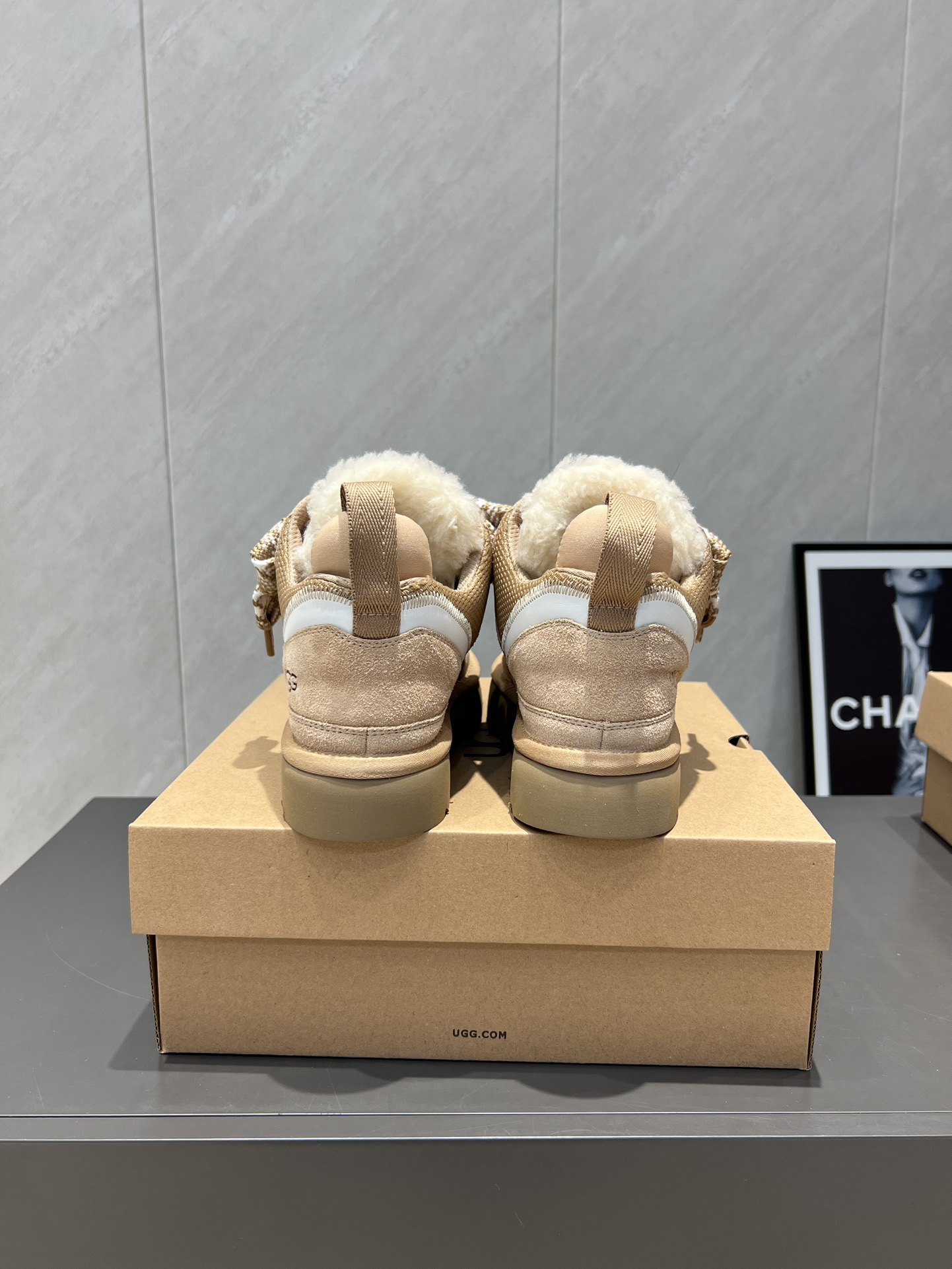 UGG~25vs爆款松糕厚底休闲鞋系列……
【圆头厚底休闲鞋】
一款不会撞衫的鞋子、简约的隔板设计➕上斑