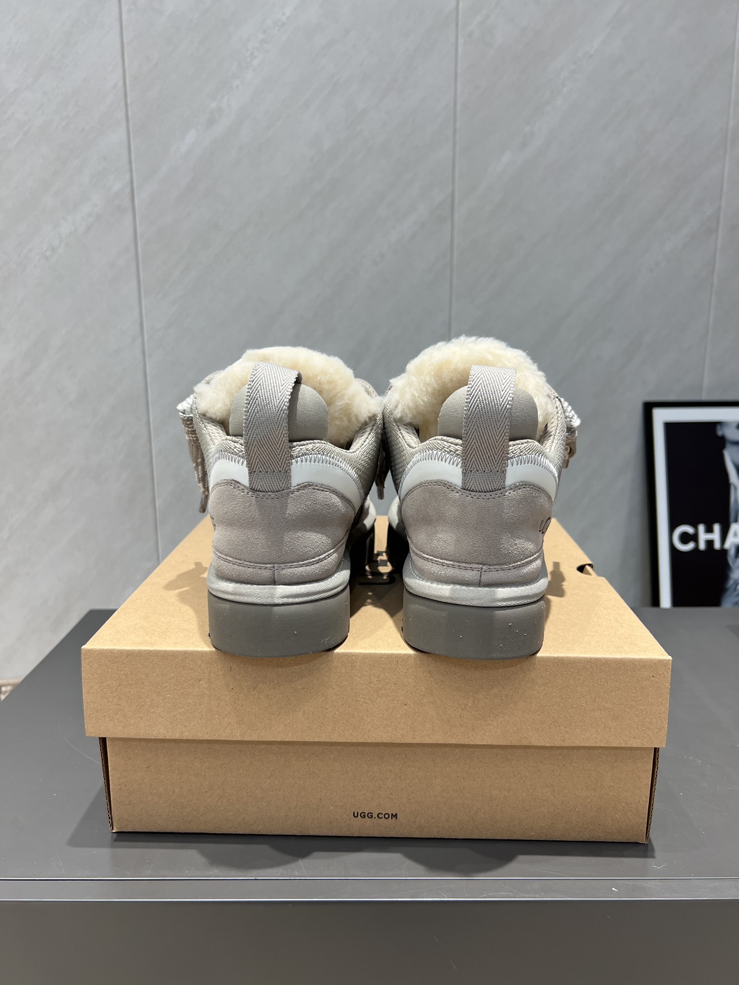 UGG~25vs爆款松糕厚底休闲鞋系列……
【圆头厚底休闲鞋】
一款不会撞衫的鞋子、简约的隔板设计➕上斑