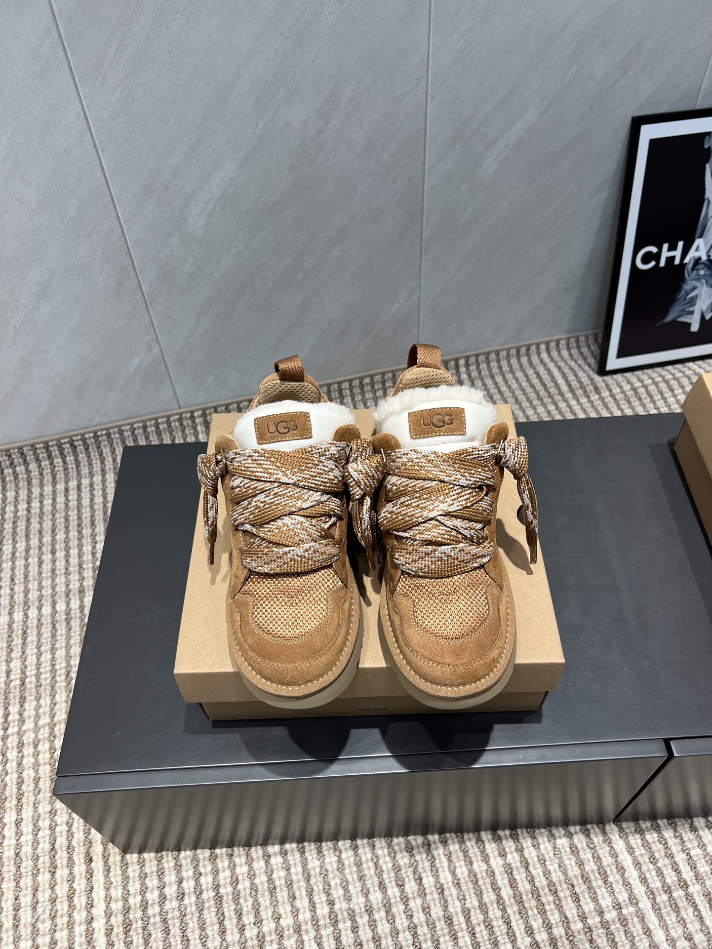 UGG~25vs爆款松糕厚底休闲鞋系列……
【圆头厚底休闲鞋】
一款不会撞衫的鞋子、简约的隔板设计➕上斑