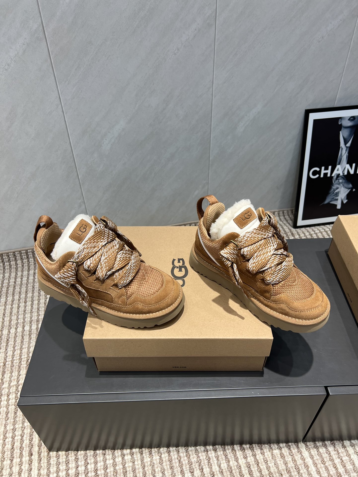 UGG~25vs爆款松糕厚底休闲鞋系列……
【圆头厚底休闲鞋】
一款不会撞衫的鞋子、简约的隔板设计➕上斑