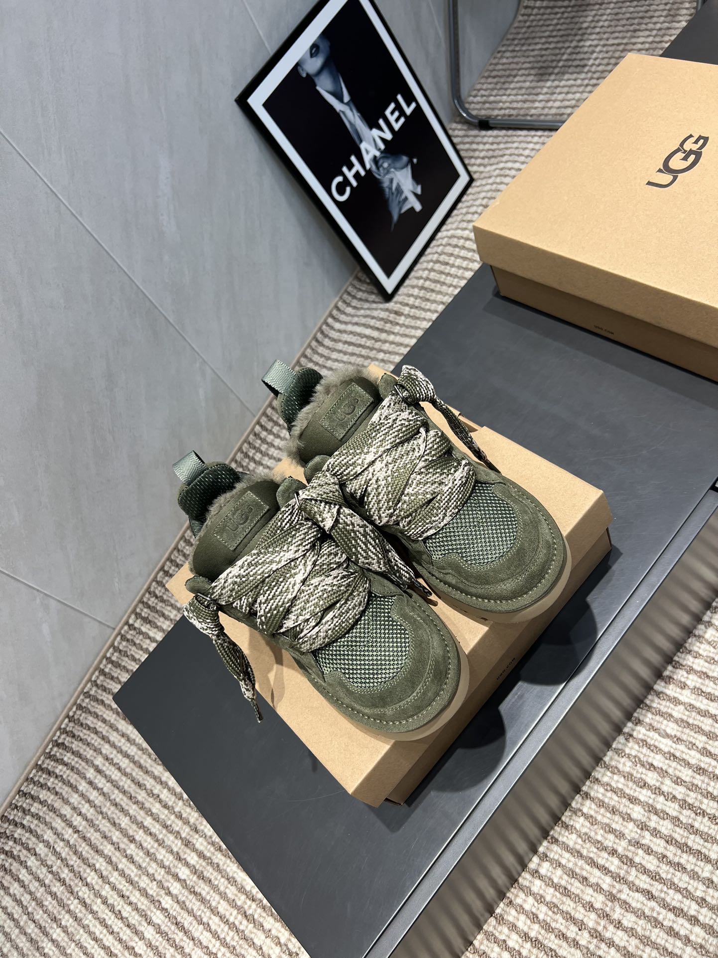 UGG~25vs爆款松糕厚底休闲鞋系列……
【圆头厚底休闲鞋】
一款不会撞衫的鞋子、简约的隔板设计➕上斑