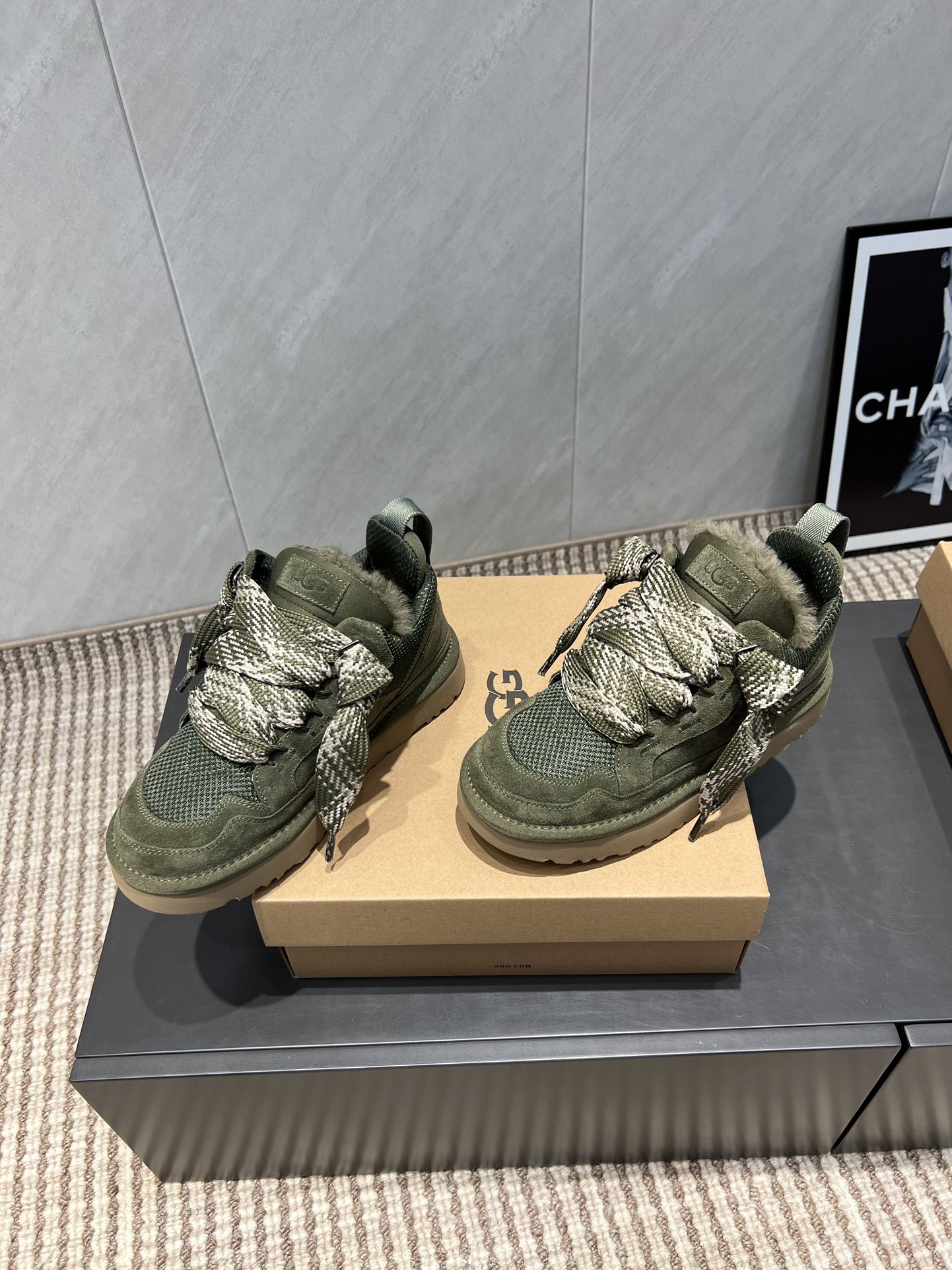UGG~25vs爆款松糕厚底休闲鞋系列……
【圆头厚底休闲鞋】
一款不会撞衫的鞋子、简约的隔板设计➕上斑