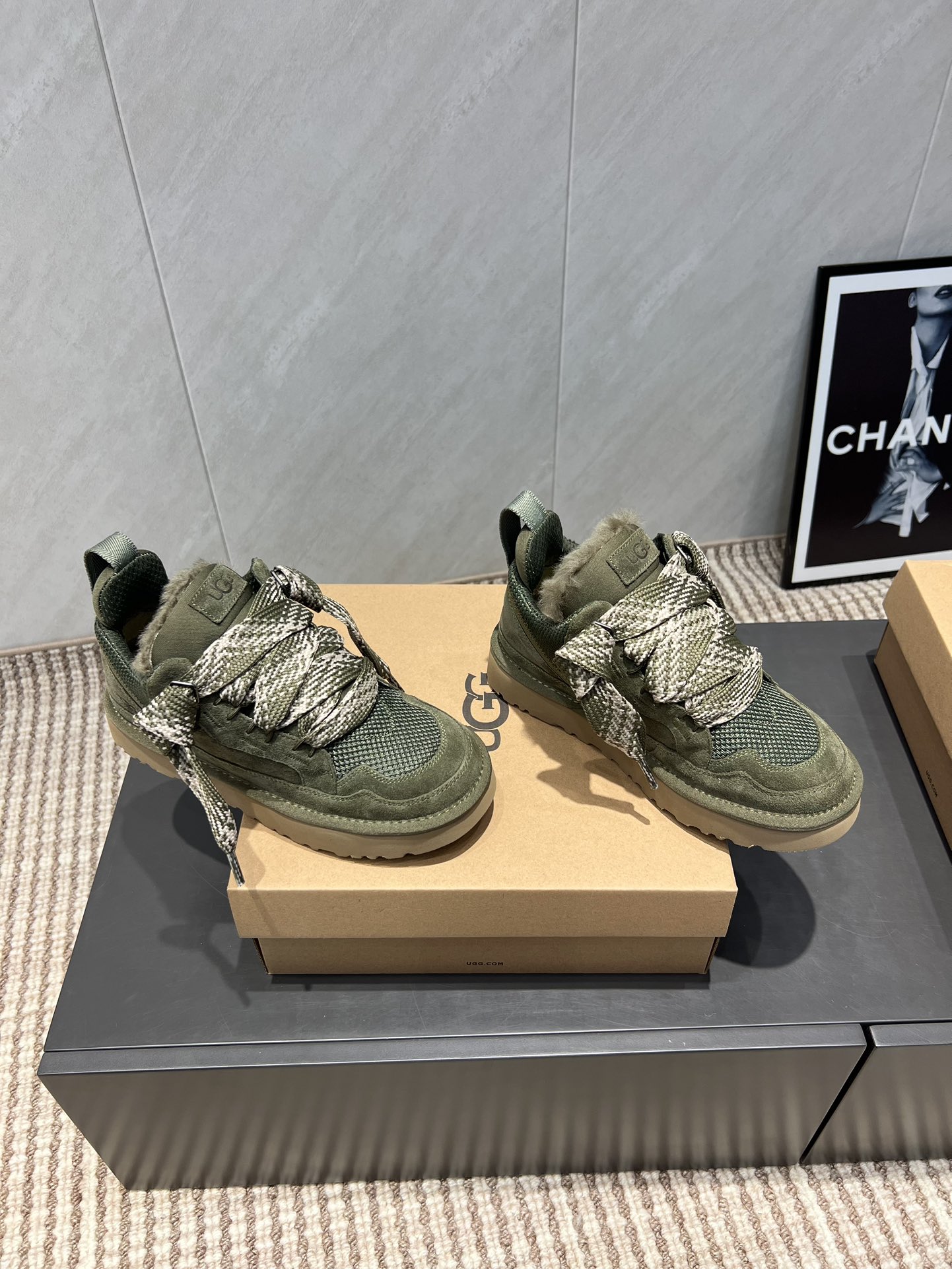 UGG~25vs爆款松糕厚底休闲鞋系列……
【圆头厚底休闲鞋】
一款不会撞衫的鞋子、简约的隔板设计➕上斑