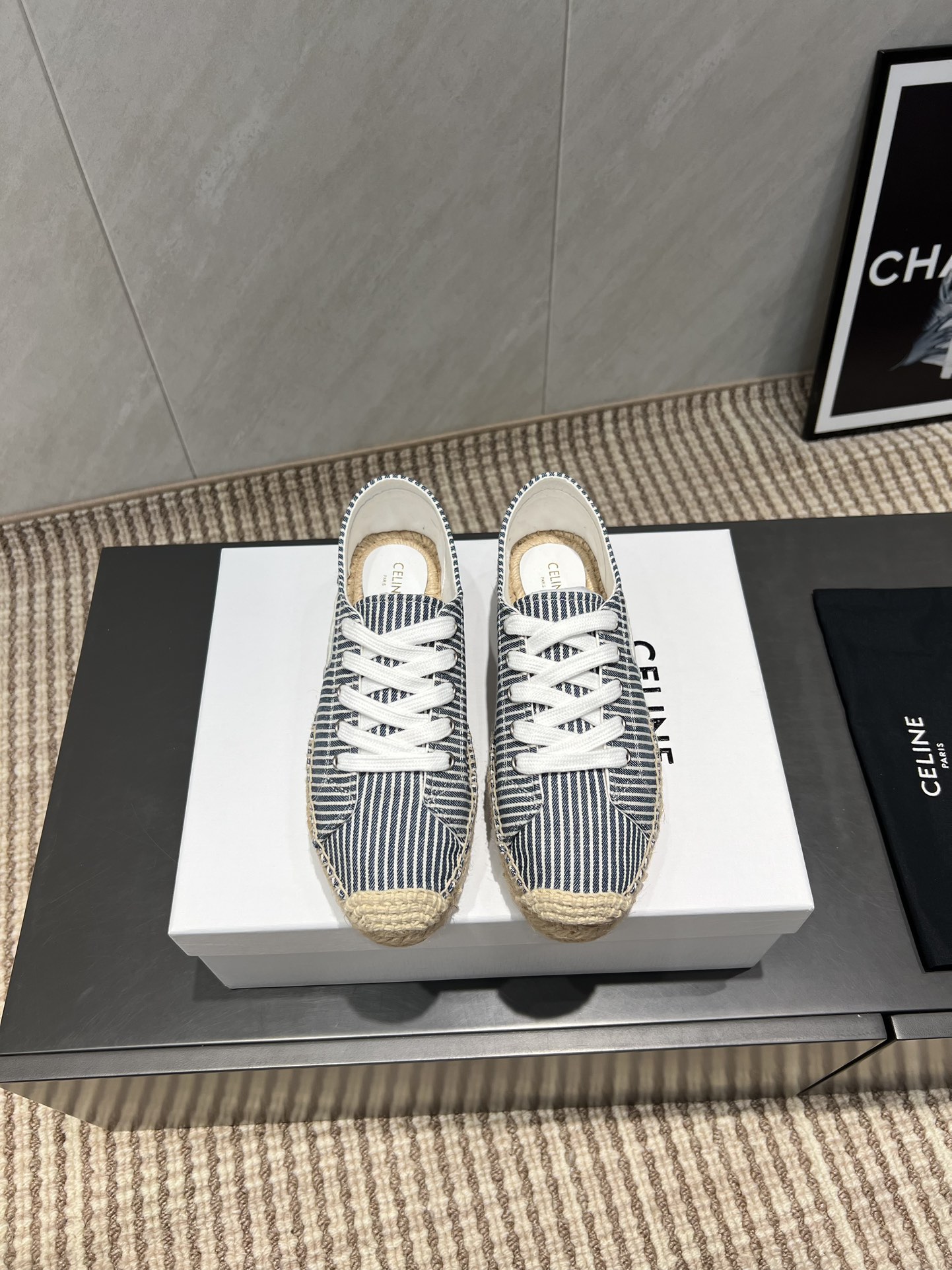 NO:484281,: 'Exclusive Top Version' CELlN*Sai*lin 2025 vs Paris Fashion Conference latest hot casual series... [Hemp rope thick-soled casual shoes] Fashion trendy casual women's trendy counter genuine 1-1 early autumn Korean trend version!  The counter recommends a top-quality good thing to make, the details are perfect, and the counter quality is!  Contrast color positioning splicing design!  Fashionable and casual personality!  Take a grand goddess style!  Simple line design, three-dimensional cutting plant, super invincible and stylish, no matter how you match it, the super popular elements and colors are youthful and beautiful, relaxed and comfortable in the crowd to absorb the sun and enjoy the eyes, casual, comfortable, fashionable and versatile, high-quality casual suit without age... Fabric: original customized high-density canvas Inner: original customized high-density fine cloth footbed: original customized sheepskin Outsole: original open mold TPU hemp rope combination sole Packaging: original full set of packaging Size: 35-39 Color: official website synchronous update, casual shoes/sports shoes, sneakers, sheepskin19860909:《独家顶级版本》 CELlN*赛*琳2025vs巴黎时装发布会最新爆款休闲系列……【麻绳厚底休闲鞋】 时尚潮流休闲情女潮流款专柜正品1-1早秋韩潮流版！专柜推荐一个顶级好东西做工,细节都堪称完美,专柜品质！撞色定位拼接设计！时尚休闲个性！上脚大气女神范！简约线条设计,立体剪栽,超级无敌有范儿,怎么搭配都好看,超级流行的元素和颜色整套穿着青春靓丽,轻松自在的在人群中吸晴养眼穿着效果,休闲舒适又时尚百搭,没有年龄感的高品质休闲套装…… 面料:原版定制高密度帆布 内里:原版定制高密度细布 垫脚:原版定制羊皮 大底:原版开模TPU麻绳组合底 包装:原版全套包装 码数:35-39 颜色:官网同步更新,休闲鞋/运动鞋,sneakers,sheepskin,Women's Shoes