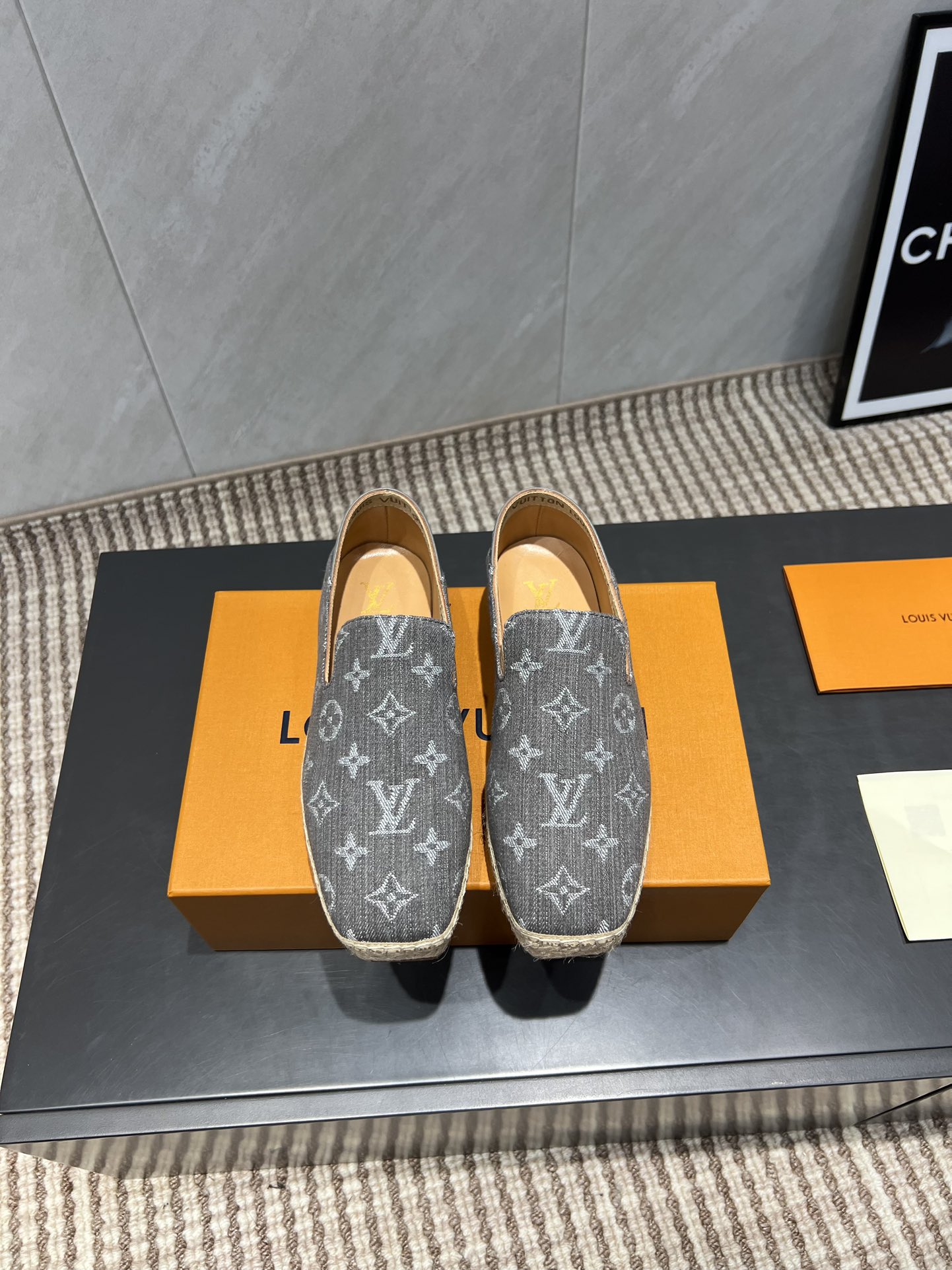 NO:484257,: 'Exclusive Top Version' L Donkey Brand 2025vs Autumn and Winter New Loafer Series... [Hex Rope Thick Sole Loafers] Original details, super genuine style, super good-looking, super atmospheric on the feet, with temperament, fashionable and sporty style, and excellent comfort... Fabric: Original custom old-fashioned denim Inner: Original custom sheepskin foot pad: Original custom sheepskin Outsole: Original open mold hemp rope thick sole Sole Heat: 3cm Size: 35-39 (40.41 customization without return and exchange) Color: Synchronous update of the official website, fisherman shoes, louis vuitton, loafers, espadrilles, sheepskin19860909:《独家顶级版本》 L驴牌2025vs秋冬新款乐福鞋系列……【麻绳厚底乐福鞋】 原版细节,超正版型,超级好看,上脚超大气,自带气质,时尚运动风,舒适度特别棒…… 面料:原版定制老花牛仔布 内里:原版定制羊皮 垫脚:原版定制羊皮 大底:原版开模麻绳厚底 底高:3cm 码数:35-39（40.41定制不退换） 颜色:官网同步更新,渔夫鞋,louis vuitton,loafers,espadrilles,sheepskin,Women's Shoes