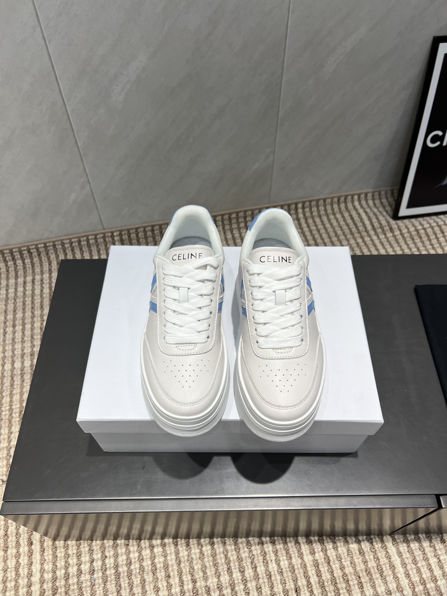 NO:484245,: Thick-soled 'Exclusive Top Version' CELlN*Sai*lin 2025 vs Paris Fashion Launch Conference latest hot casual series... [Color-blocking straps thick-soled casual shoes] Fashion trendy casual women's trendy counter genuine 1-1 early autumn Korean trend version!  The counter recommends a top-quality good thing to make, the details are perfect, and the counter quality is!  Contrast color positioning splicing design!  Fashionable and casual personality!  Take a grand goddess style!  Simple line design, three-dimensional cutting plant, super invincible and stylish, looks good no matter how you match it, super popular elements and colors are youthful and beautiful, relaxed and comfortable in the crowd to absorb sunny and eye-catching effects, casual, comfortable, fashionable and versatile, high-quality casual suit without age... Fabric: original custom cowhide Inner: original customized breathable mesh foot pad: original breathable mesh injection molding Outsole: original open mold TPU molding sole Packaging: original full package Size: 35-39 (40.41 customization without return and exchange) Color: official website synchronous update, casual shoes/sports shoes, sneakers, cowhide19860909:厚底《独家顶级版本》 CELlN*赛*琳2025vs巴黎时装发布会最新爆款休闲系列……【拼色绑带厚底休闲鞋】 时尚潮流休闲情女潮流款专柜正品1-1早秋韩潮流版！专柜推荐一个顶级好东西做工,细节都堪称完美,专柜品质！撞色定位拼接设计！时尚休闲个性！上脚大气女神范！简约线条设计,立体剪栽,超级无敌有范儿,怎么搭配都好看,超级流行的元素和颜色整套穿着青春靓丽,轻松自在的在人群中吸晴养眼穿着效果,休闲舒适又时尚百搭,没有年龄感的高品质休闲套装…… 面料:原版定制牛皮 内里:原版定制透气网 垫脚:原版透气网布注塑成型 大底:原版开模TPU成型底 包装:原版全套包装 码数:35-39（40.41定制不退换） 颜色:官网同步更新,休闲鞋/运动鞋,sneakers,cowhide,Women's Shoes