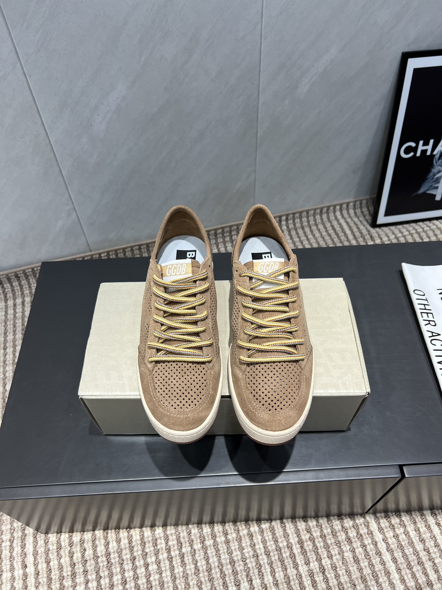 NO:484244,: 'Exclusive Top Version' for men and women. GGDB space star~25vs early autumn new casual small dirty shoes series... [Couple color-blocking casual small dirty shoes] Breaking the traditional aesthetics, the small dirty shoes have been a demonstration of celebrity private servers. It is so versatile!  No need to worry about washing shoes anymore!  Fabric: Original custom cow velvet leather punching process Inner: Original custom sheepskin foot padding: Original cow leather injection molding Outsole: Original open mold two-color TPU sole Packaging: Original full set of packaging Size: 35-44 (41 for women 41. 38.45 for men) Color: Synchronous update of official website, casual shoes/sports shoes, sneakers, cowhide, sheepskin19860909:女男《独家顶级版本》 GGDB space star~25vs早秋新款休闲小脏鞋系列……【情侣拼色休闲小脏鞋】 打破传统审美,小脏鞋做到了明星私服上脚示范 就是这么百搭 ！再也不用担心洗鞋的问题啦！ 面料:原版定制牛绒皮冲孔工艺 内里:原版定制羊皮 垫脚:原版牛皮注塑成型 大底:原版开模双色TPU大底 包装:原版全套包装 码数:35-44（女41.男38.45定） 颜色:官网同步更新,休闲鞋/运动鞋,sneakers,cowhide,sheepskin,Women's Shoes