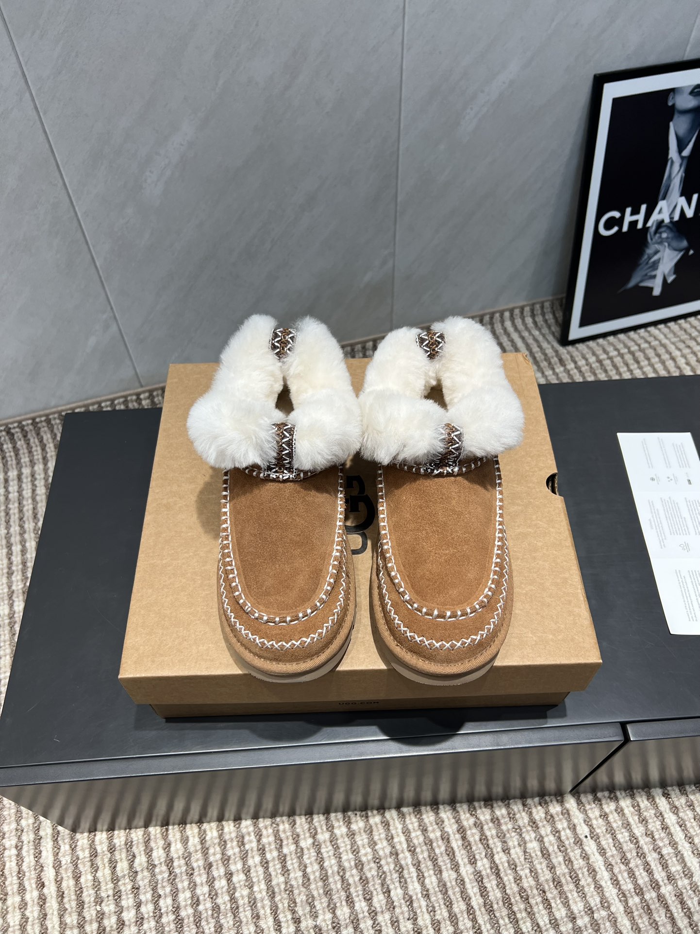NO:484229,:Low boots 'Exclusive Top Version' UGG~25vs Fall and Winter Hot Sponge Cake Thick-soled Snow Boot Series... [Round toe Pure Wool Snow Boots] A shoe that won't be the same as you wear, a simple partition design with spotted outsole, silk curls on the upper, a must-have for autumn and winter, no matter what pants and skirts can be controlled, it is very comfortable and beautiful to put on the feet... Fabric: Original custom sheep lining Inner: Original custom wool Foot pad: Original custom wool Outsole: Original open mold wear-resistant molding sole Size: 35-39 (for women 40 customization, no return or exchange) Packaging: Original full package Color: Official website synchronous update, snow boots, boots, skirts, real silk, sheep19860909:矮靴《独家顶级版本》 UGG~25vs秋冬爆款松糕厚底雪地靴系列……【圆头纯羊毛雪地靴】 一款不会撞衫的鞋子、简约的隔板设计上斑点的大底、鞋面真丝卷毛、秋冬季必备款、无论什么裤子裙子都能驾驭、上脚非常舒适好看…… 面料:原版定制羊猄 内里:原版定制羊毛 垫脚:原版定制羊毛 大底:原版开模耐磨成型底 码数:35-39（女40定制不退换） 包装:原版全套包装 颜色:官网同步更新,雪地靴,boots,skirts,real silk,sheep,Women's Shoes