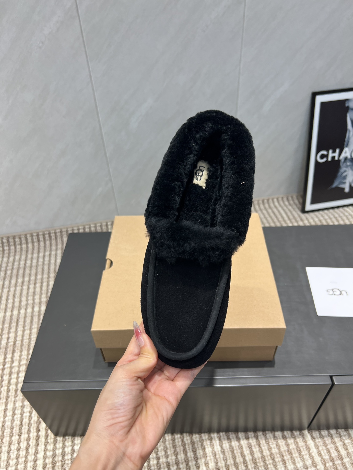 UGG秋冬爆款松糕厚底休闲毛鞋系列……【圆头平底毛鞋】一款不会撞衫的鞋子、简约的隔板设计➕上斑点的大底、