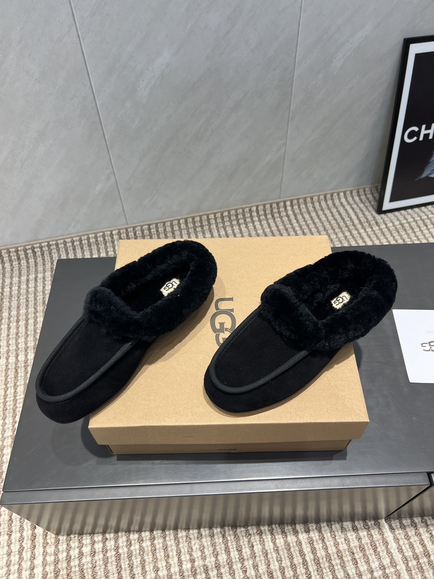 UGG秋冬爆款松糕厚底休闲毛鞋系列……【圆头平底毛鞋】一款不会撞衫的鞋子、简约的隔板设计➕上斑点的大底、