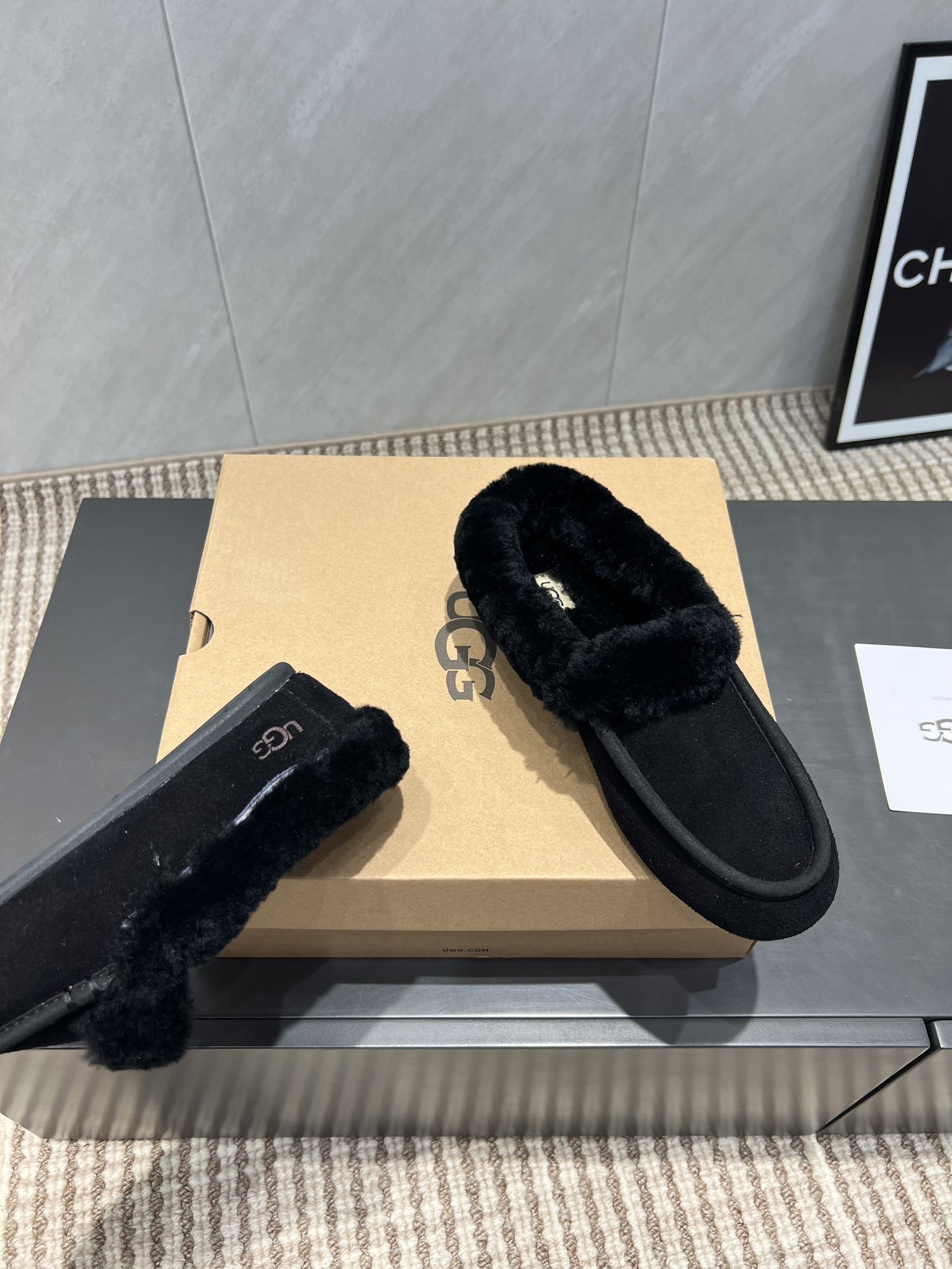 UGG秋冬爆款松糕厚底休闲毛鞋系列……【圆头平底毛鞋】一款不会撞衫的鞋子、简约的隔板设计➕上斑点的大底、