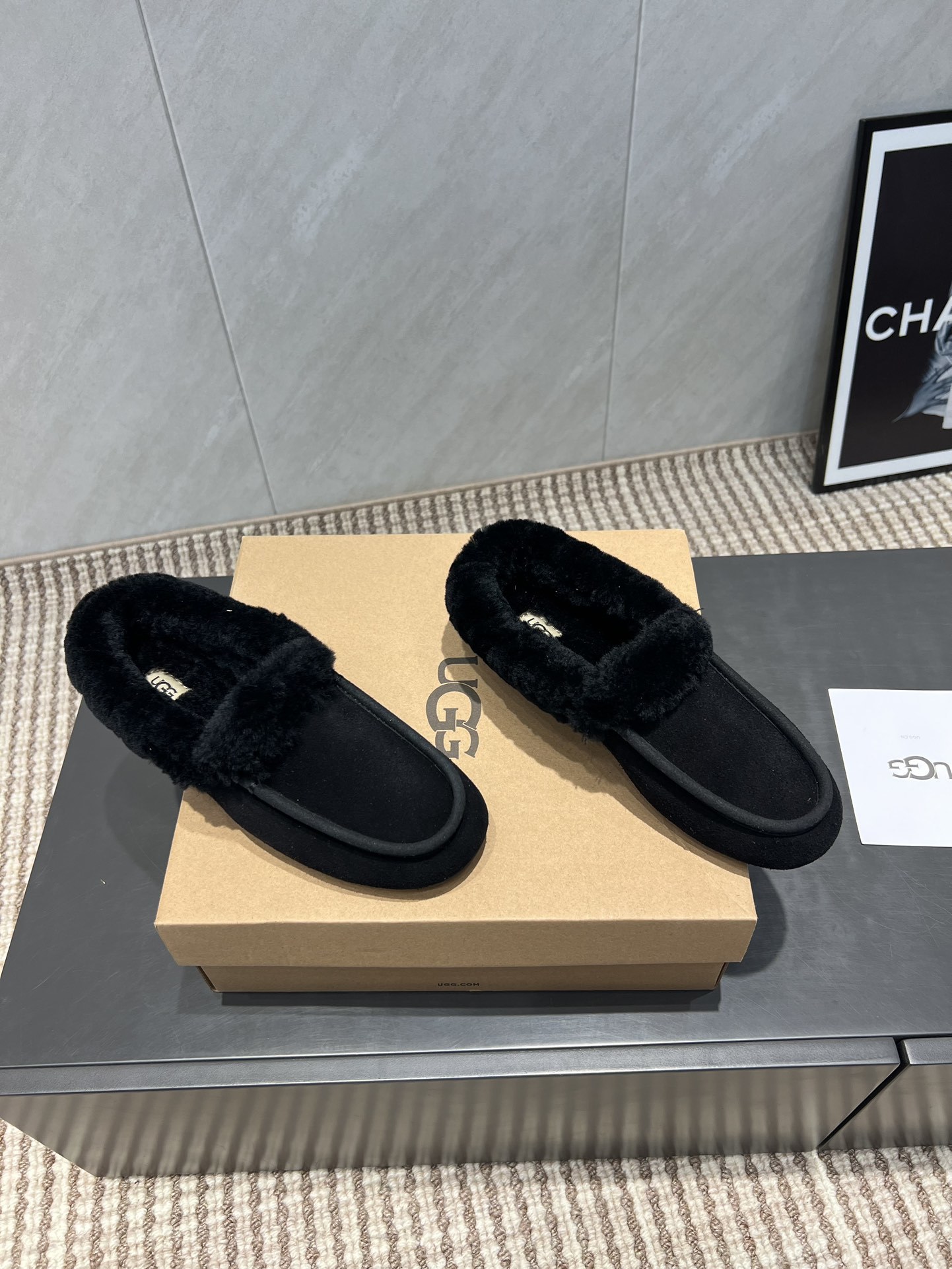 UGG秋冬爆款松糕厚底休闲毛鞋系列……【圆头平底毛鞋】一款不会撞衫的鞋子、简约的隔板设计➕上斑点的大底、