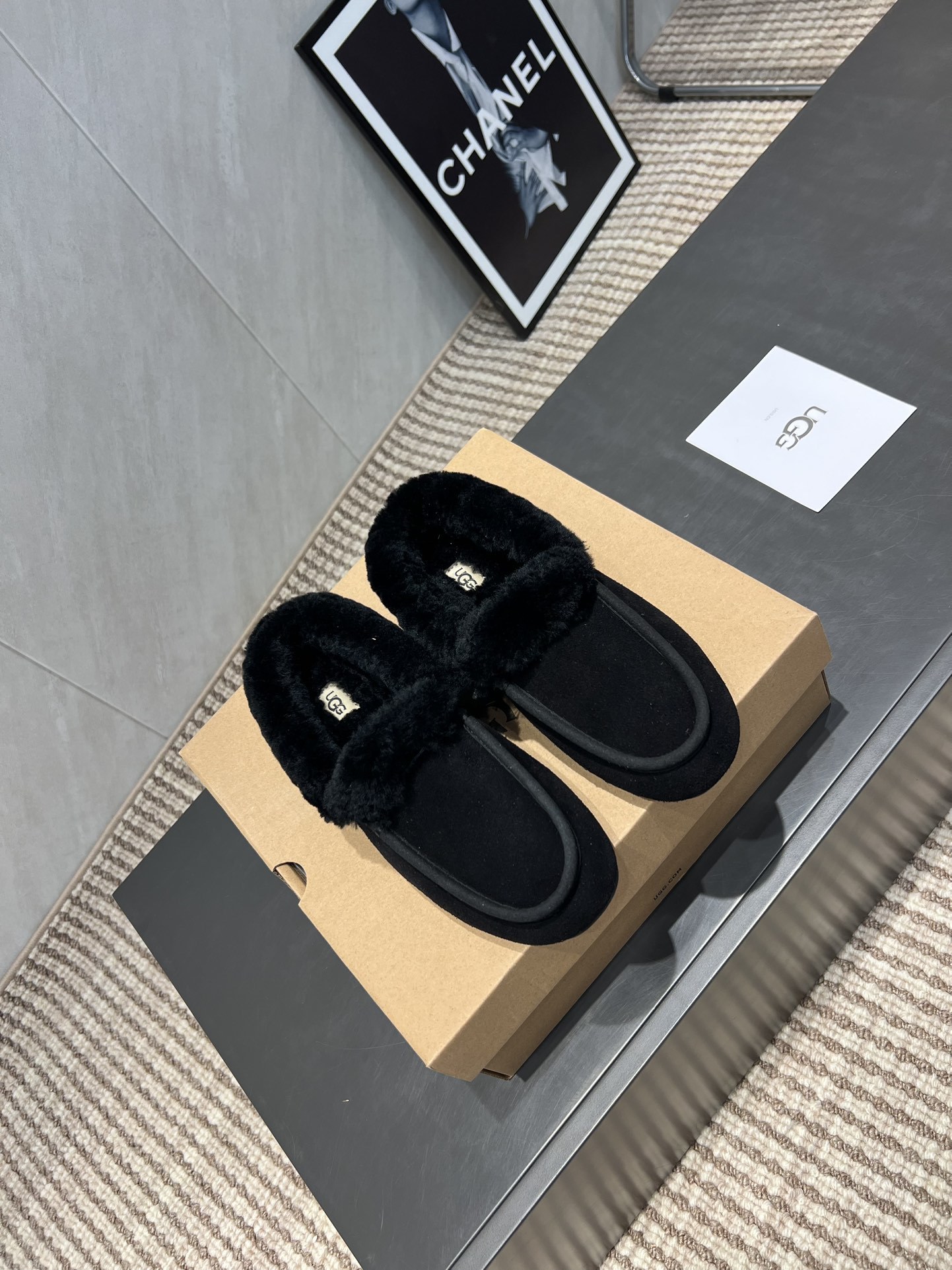 UGG秋冬爆款松糕厚底休闲毛鞋系列……【圆头平底毛鞋】一款不会撞衫的鞋子、简约的隔板设计➕上斑点的大底、
