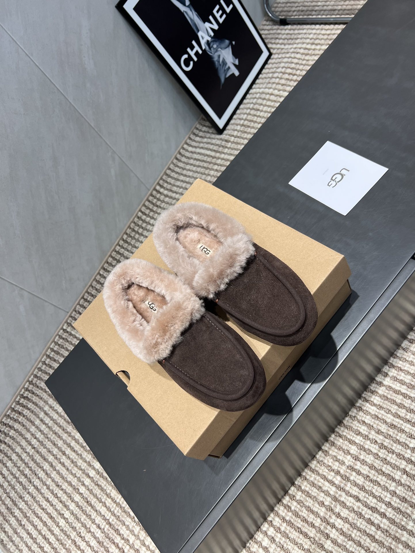 UGG秋冬爆款松糕厚底休闲毛鞋系列……【圆头平底毛鞋】一款不会撞衫的鞋子、简约的隔板设计➕上斑点的大底、