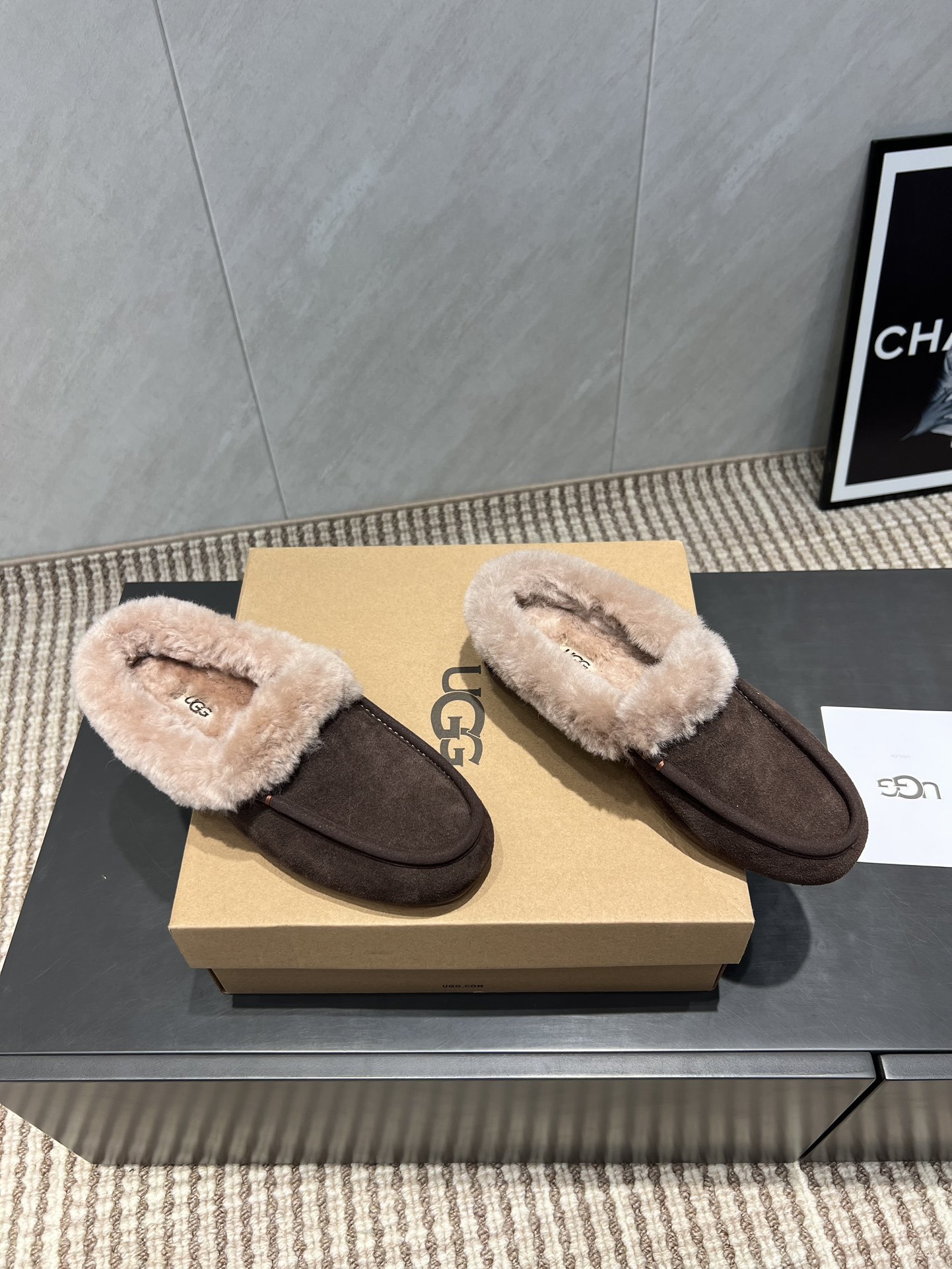UGG秋冬爆款松糕厚底休闲毛鞋系列……【圆头平底毛鞋】一款不会撞衫的鞋子、简约的隔板设计➕上斑点的大底、