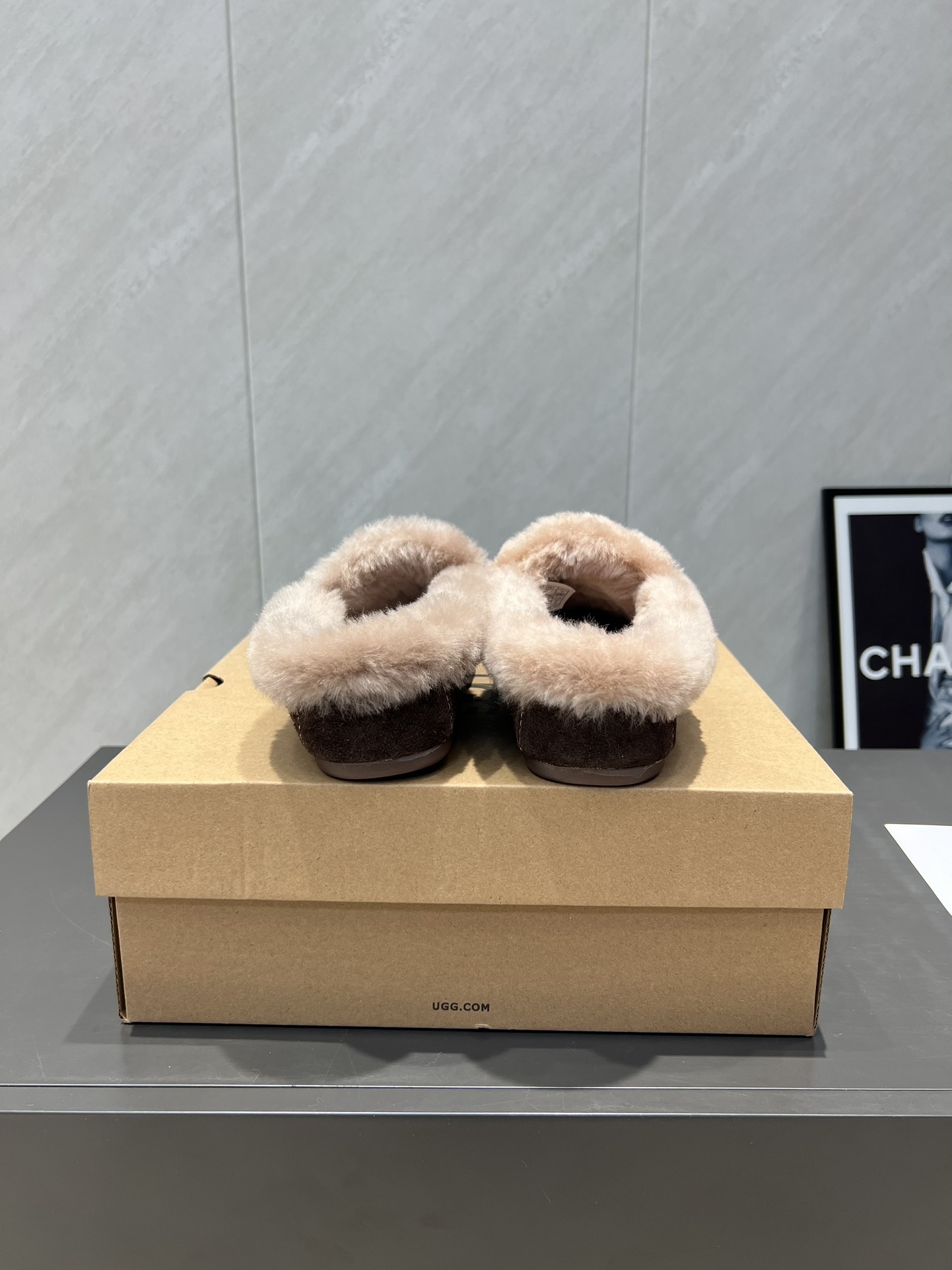 UGG秋冬爆款松糕厚底休闲毛鞋系列……【圆头平底毛鞋】一款不会撞衫的鞋子、简约的隔板设计➕上斑点的大底、