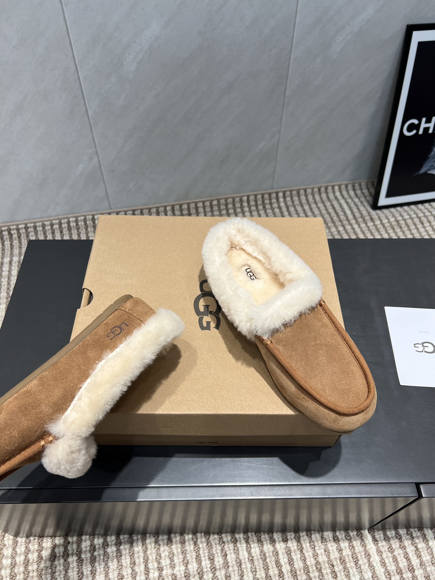 UGG秋冬爆款松糕厚底休闲毛鞋系列……【圆头平底毛鞋】一款不会撞衫的鞋子、简约的隔板设计➕上斑点的大底、