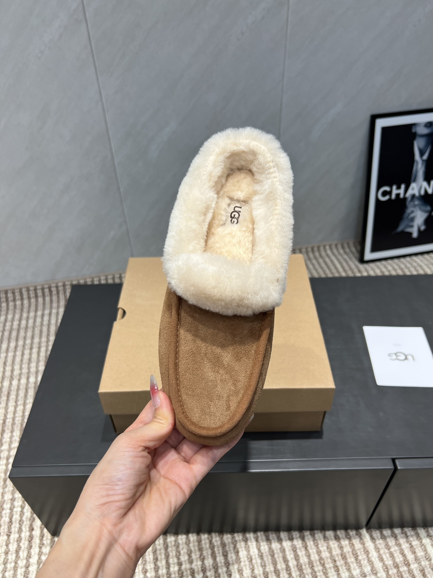 UGG秋冬爆款松糕厚底休闲毛鞋系列……【圆头平底毛鞋】一款不会撞衫的鞋子、简约的隔板设计➕上斑点的大底、
