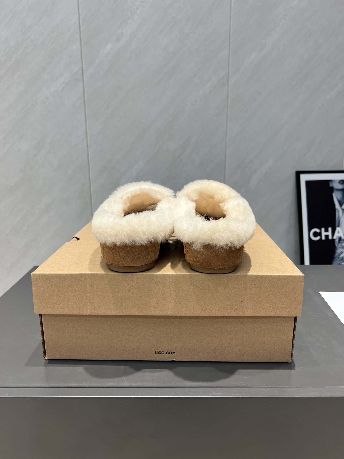 UGG秋冬爆款松糕厚底休闲毛鞋系列……【圆头平底毛鞋】一款不会撞衫的鞋子、简约的隔板设计➕上斑点的大底、