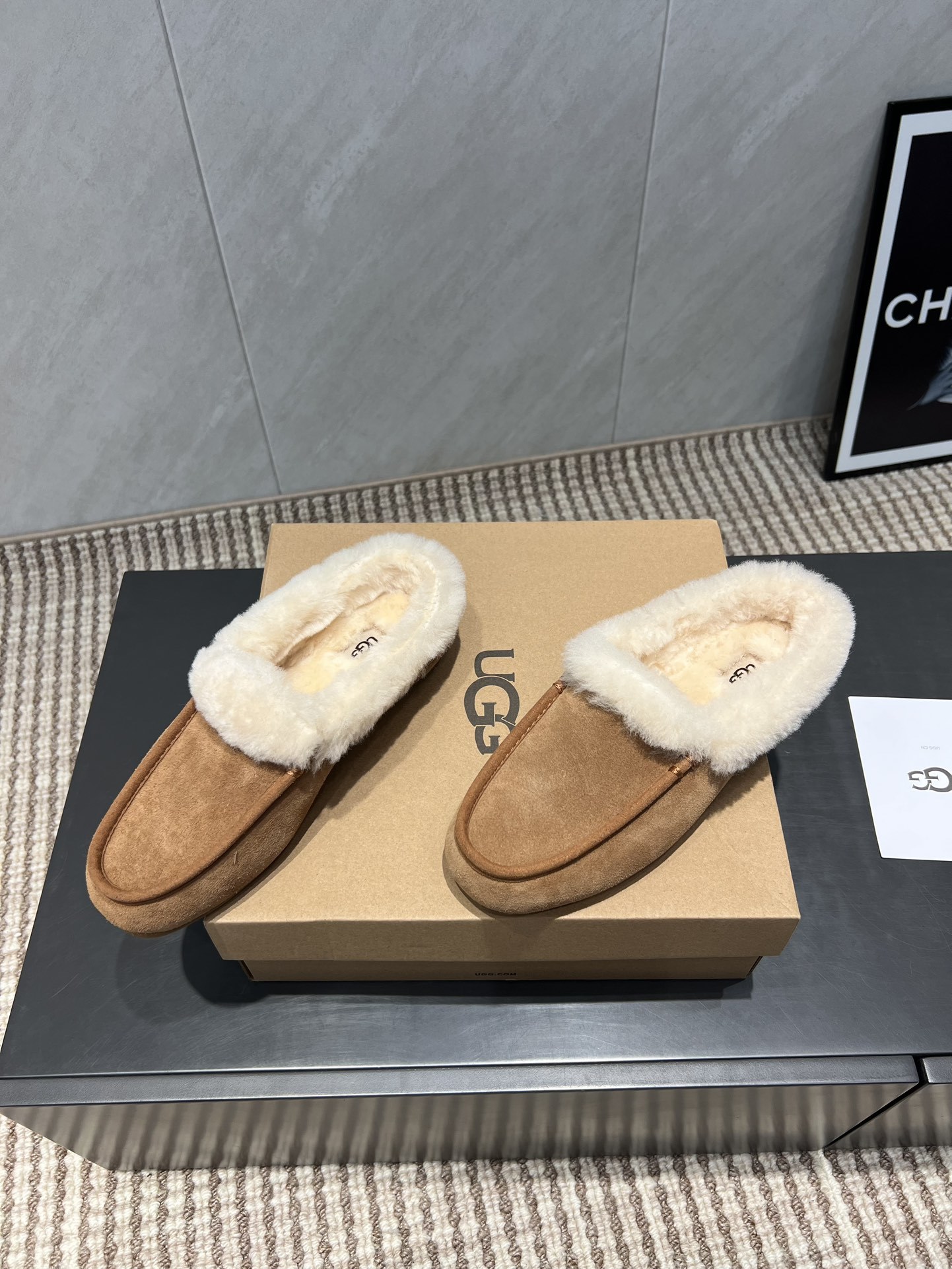 UGG秋冬爆款松糕厚底休闲毛鞋系列……【圆头平底毛鞋】一款不会撞衫的鞋子、简约的隔板设计➕上斑点的大底、