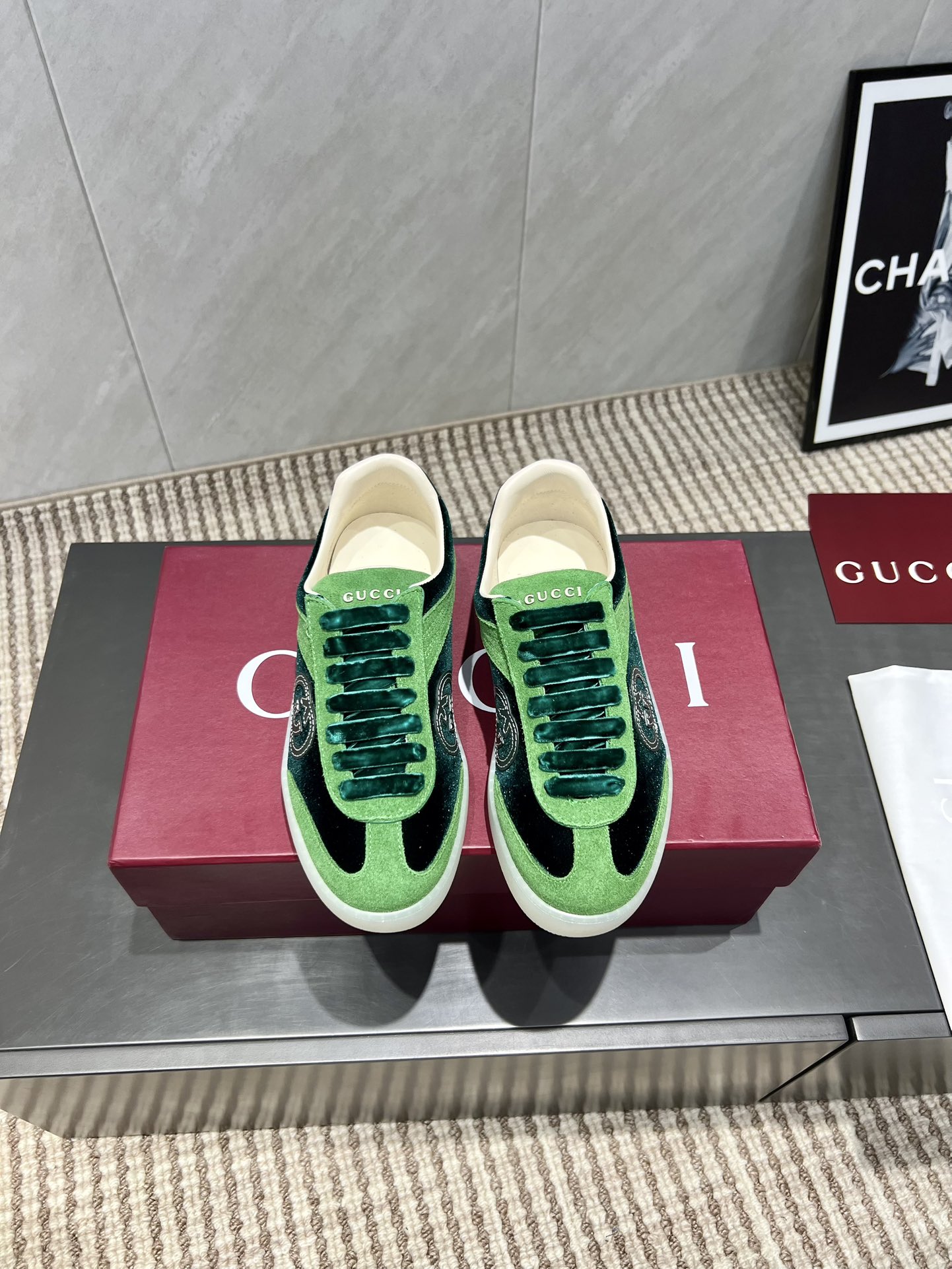 NO:543723,: Couple 'Exclusive top version' [Couple color matching casual shoes] G family Gucci small dirty shoes full series upgrade, long-term production GG Gucci series old casual small dirty shoes catwalk style ZP develops pure original version... Metal double G crystal cylindrical mark... Gucc original pattern webbing... Upper color rubbed cowhide frosted splicing classic double G cloth Fabric: Customized cowhide original technical floral fabric Lining: Customized original cowhide Foot: Customized original cowhide injection molding Outsole: Original open mold transparent molded bottom  Packaging: Original full set of packaging Number of yards: 35-44 (41 for women and 45 for men. Customization is not returnable) Color: Official website updated simultaneously, casual shoes/sports shoes, gucci, gucci, gucci, sneakers, cowhide19860909:情侣《独家顶级版本》【情侣拼色休闲鞋】 G家古驰小脏鞋全系列升级 长期做货 GG古奇系列做旧休闲小脏鞋走秀款 ZP开发纯原版本……金属双G水晶圆柱形标……Gucc原版纹织带……鞋面擦色牛皮磨砂拼接经典双G布 面料:定制牛皮原版科技花布 内里:定制原版牛皮 垫脚:定制原版牛皮注塑成型 大底:原版开模透明成型底 包装:原版全套包装 码数:35-44（女41.男45.定制不退换） 颜色:官网同步更新,休闲鞋/运动鞋,gucci,gucci,gucci,sneakers,cowhide,Women's Shoes