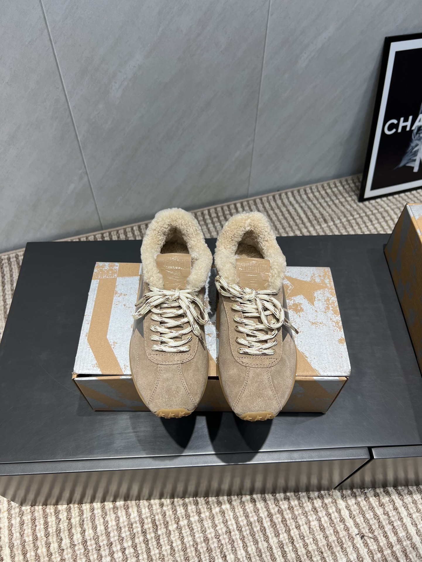 NO:543706,Maori 'Exclusive Top Version' GGDB space star~25vs early autumn new casual small dirty shoes series... [Color-blocking casual small dirty shoes] Breaking the traditional aesthetics, the small dirty shoes have been a demonstration of celebrity private servers. It is so versatile!  No need to worry about washing shoes anymore!  Fabric: Original custom beef lining Inner: Original custom sheep curls Finger pads: Original custom sheep curls Outsole: Original open mold TPU molded sole Packaging: Original full packaging Size: 35-39 (40 custom) Color: Synchronous update of official website, casual shoes/sports shoes, sneakers19860909毛里《独家顶级版本》 GGDB space star~25vs早秋新款休闲小脏鞋系列……【拼色休闲小脏鞋】 打破传统审美,小脏鞋做到了明星私服上脚示范 就是这么百搭 ！再也不用担心洗鞋的问题啦！ 面料:原版定制牛猄 内里:原版定制羊卷毛 垫脚:原版定制羊卷毛 大底:原版开模TPU成型底 包装:原版全套包装 码数:35-39（40定） 颜色:官网同步更新,休闲鞋/运动鞋,sneakers,Women's Shoes