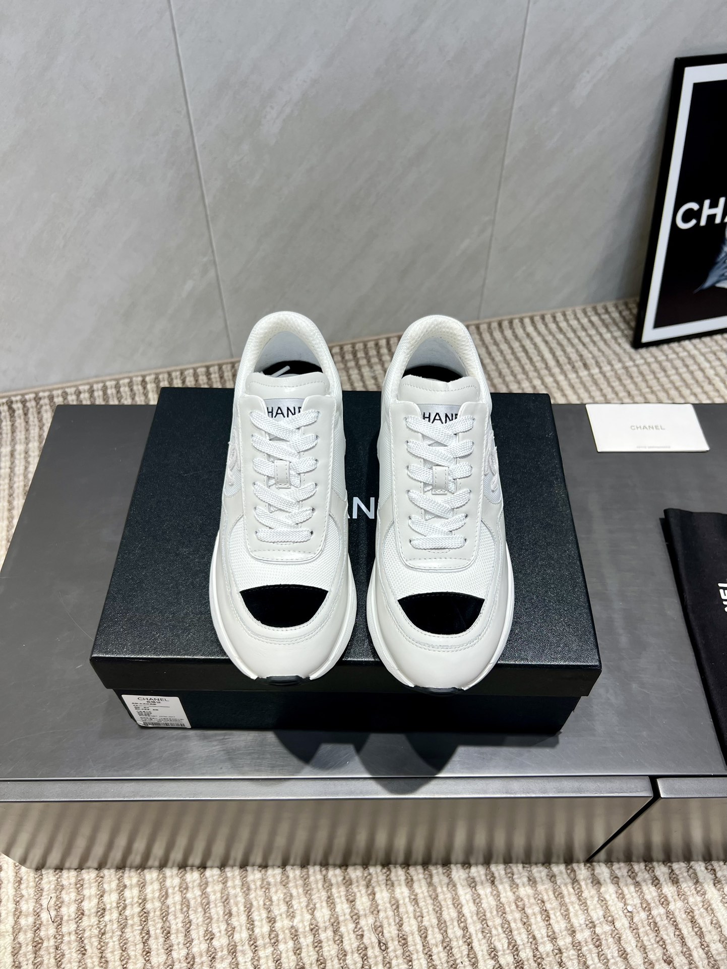 NO:559707,: 'Exclusive top version' Xiaoxiang C's 2025 vs early autumn hot casual series...[Thick-soled sponge cake color matching casual shoes] Fairy style, the latest color matching is amazing, irresistible, the latest biscuit shoes are currently super popular color casual shoes, the Internet celebrity Xiaohongshu is crazy about hot recommendations, and the silly and cute style has a retro flavor!  Special shape, very recognizable, slim and long legs, absolutely powerful, very comfortable to wear, good appearance, comfortable, and heightening. I must recommend it to everyone, the main feature of this year's series, minimalist style... Fabric: Original custom cowhide, custom breathable mesh color matching process. Lining: Original custom breathable mesh. Foot: Original custom sheepskin. Outsole: Original molded two-color molded sole. Number of yards: 35-39 (40.41. Customization is not returnable)  Packaging: original full set of packaging Color: official website updated simultaneously, casual shoes/sports shoes, chanel, sneakers, cowhide, sheepskin19860909:《独家顶级版本》 小香C家2025vs早秋火爆休闲系列…【松糕厚底拼色休闲鞋】  仙女款,最新的拼色绝了,无法抗拒,最新饼干鞋目前超级流行的彩色休闲鞋,网红明星小红书狂追热推 发售蠢萌可爱的造型带了点复古味！ 造型特殊,很有辨识度, 显瘦显腿长,绝对实力派,穿上也很舒服,高颜值 舒适,增高 一定要推荐给大家,今年系列的主打, 极简的风格…… 面料:原版定制牛皮定制透气网拼色工艺 内里:原版定制透气网 垫脚:原版定制羊皮 大底:原版开模双色成型底 码数:35-39（40.41.定制不退换） 包装:原版全套包装 颜色:官网同步更新,休闲鞋/运动鞋,chanel,sneakers,cowhide,sheepskin,Women's Shoes