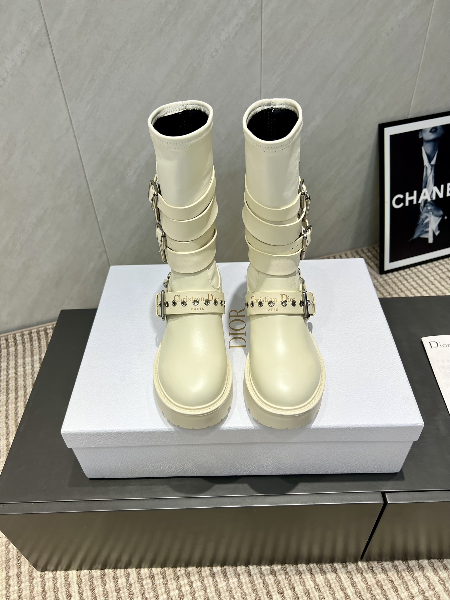 NO:559677,'Exclusive top version' DIOR Dior 2025 vs early autumn popular casual boots series... [Round-toe thick-soled elastic short boots] Original replica, completely different in details, new retro technology electric embroidery weathervane, eye-catching time, simple and versatile... Fabric original custom cowhide Original custom sheepskin lining Original custom sheepskin sole Original molding combination bottom Code number 35-39 (40.41. Customization is not returnable) Packaging Original full set of packaging  Official color updates, boots, dior, dior, boots, cowhide, sheepskin19860909《独家顶级版本》 DIOR迪奥2025vs早秋爆款休闲靴子系列…【圆头厚底弹力短靴】 原版复刻,细节完全区别,全新复古科技电绣风向标,时间抢眼,简约百搭不平凡…… 面料原版定制牛皮 内里原版定制羊皮 垫脚原版定制羊皮 大底原版开模成型组合底 码数35—39（40.41.定制不退换） 包装原版全套包装 颜色官方同步更新,靴子,dior,dior,boots,cowhide,sheepskin,Women's Shoes