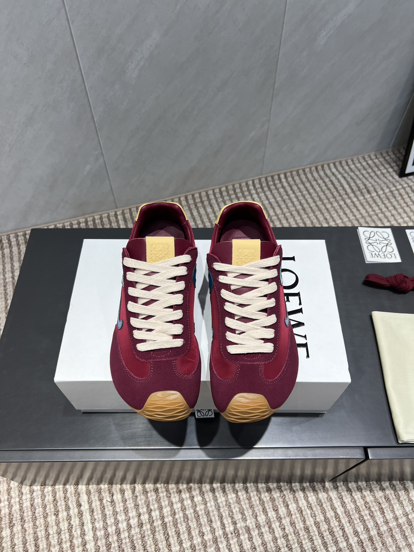 NO:789007,(Top version) LOEWE Loeweweide 2025 vs the latest full series of moral training... [Couple color matching moral training shoes] The fastest purchase of the original development on the entire network, which will not go out of style after wearing for several years, super classic series, the favorite check-in shoe of Internet celebrities, the fastest shipment, exclusive original version one to one mold opening, all materials and details are the same as the original zp version, please look for the highest version on the market... Fabric: Cow mercerized Lycra cloth with lining: Custom imported sheepskin  Feet: cowhide injection molded into raised feet. Outsole: original molded multi-layer combination anti-slip and wear-resistant sole. Packaging: original full set of packaging. Code number: 35-44 (female 40.41 male 45. Returns and exchanges not supported). Color: official website updated simultaneously, casual shoes/sports shoes, loewe, loewe, sneakers, cowhide, sheepskin.19860909（顶级版本） LOEWE罗意威德2025vs最新德训全系列…【情侣拼色德训鞋】 全网最快购入原版开发,穿几年不过时的,超级经典系列,网红最热爱的打卡神鞋,最快出货,独家原版一比一开模,所有材料,细节根zp原版无差别,请认准高市场上最高版本…… 面料:牛猄高丝光莱卡布搭配 内里:定制进口羊皮 垫脚:牛皮注塑成增高型垫脚 大底:原版开模多层组合防滑耐磨底 包装:原版全套包装 码数:35-44（女40.41男45.不支持退换） 颜色:官网同步更新,休闲鞋/运动鞋,loewe,loewe,sneakers,cowhide,sheepskin,Women's Shoes