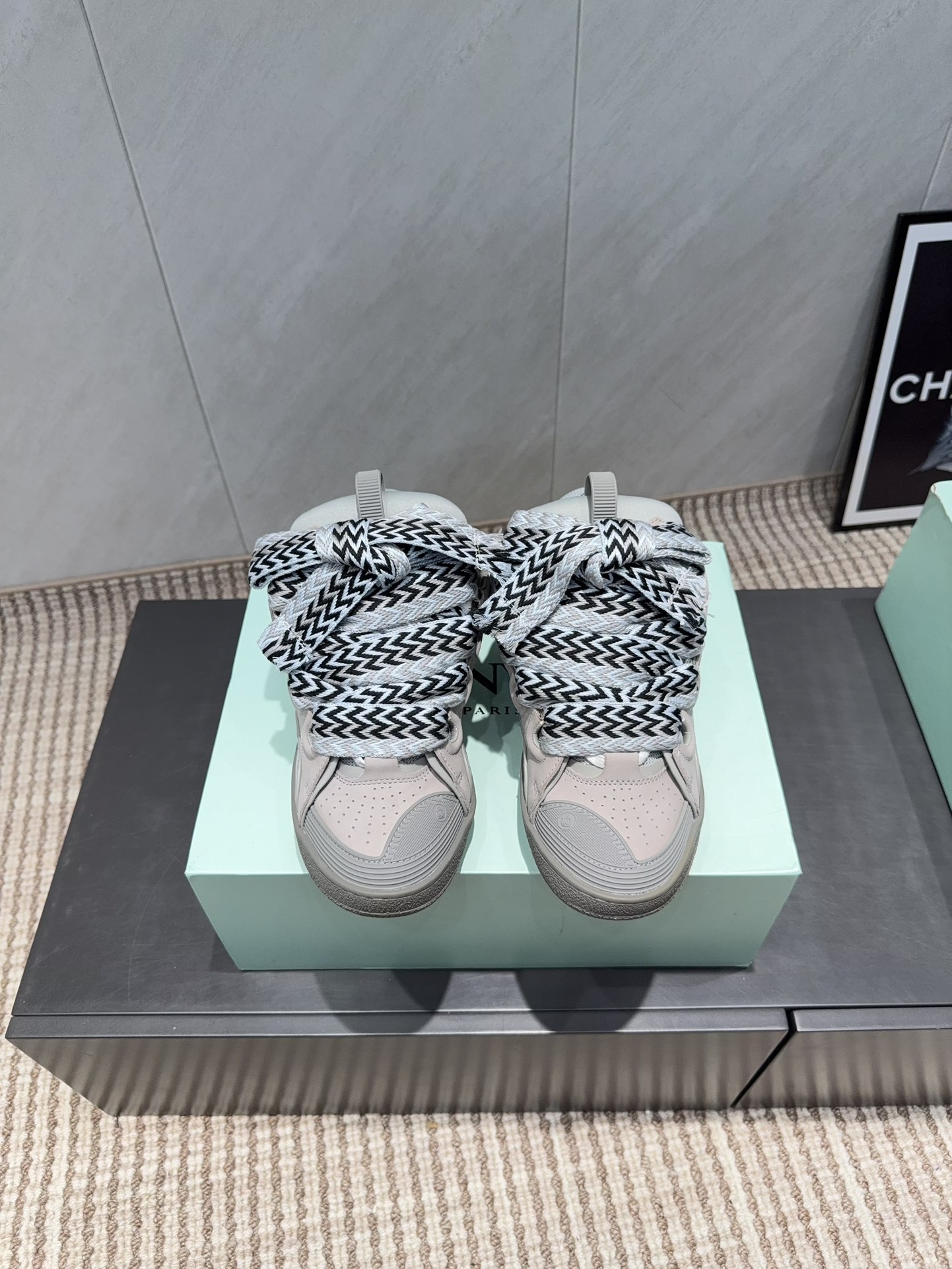 NO:695813,The 'Exclusive Top Edition' for couples has been in the market for a long time. Lanvin  Foot pads, cowhide leather injection molded latex pads, outsole, original open molded outsole, size couple 35-45 (female 40, male 46, customized, non-refundable), original co-branded gift box packaging, color updated simultaneously on the official website, casual shoes/sports shoes, sneakers, cowhide19860909情侣款《独家顶级版本》长期做货 浪凡Lanvin × Gallery Department 联名款限定系列…【情侣3代面包休闲鞋】 沉稳、笃定、活泼、经典与潮流、成熟与青春,组合不规范描图,诠释多面魅力组合构成一个五彩斑斓的艺术品官网热度火爆全球达人打卡,众多红人都纷纷种草  鞋面原版定制牛皮 内里原版透气布料 垫脚牛皮注塑乳胶垫脚 大底原版开模大底 码数情侣35-45（女40.男46定制不退换） 包装原版联名包装礼盒 颜色官网同步更新,休闲鞋/运动鞋,sneakers,cowhide,Women's Shoes