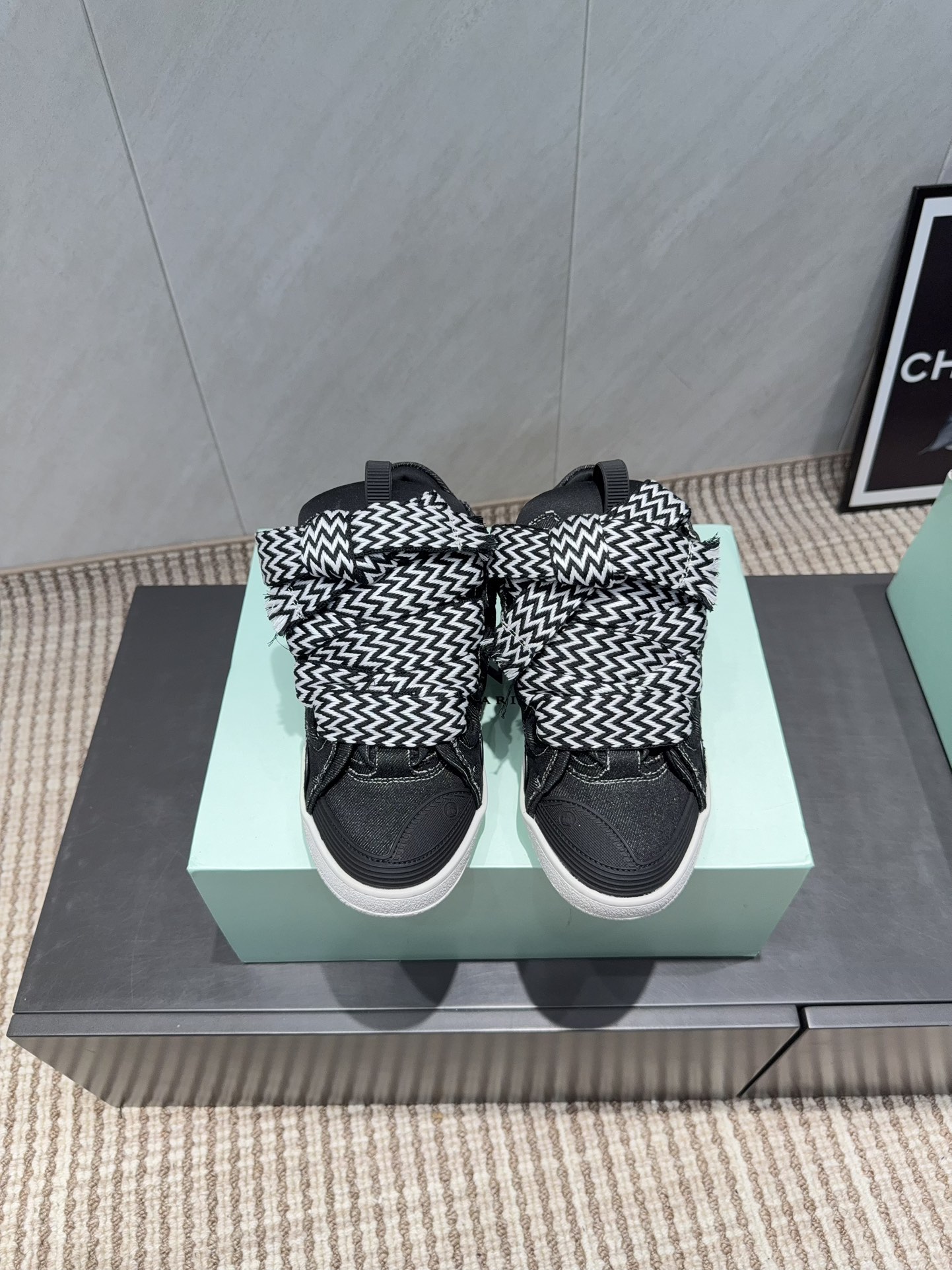 NO:695823,The 'Exclusive Top Version' for couples has been in the market for a long time. Lanvin  Foot pads, cowhide leather injection molded latex pads, outsole, original open molded outsole, size couple 35-45 (female 40, male 46, customized, non-refundable), original co-branded gift box packaging, color updated simultaneously on the official website, casual shoes/sports shoes, sneakers, cowhide19860909情侣款《独家顶级版本》长期做货 浪凡Lanvin × Gallery Department 联名款限定系列…【情侣3代面包休闲鞋】 沉稳、笃定、活泼、经典与潮流、成熟与青春,组合不规范描图,诠释多面魅力组合构成一个五彩斑斓的艺术品官网热度火爆全球达人打卡,众多红人都纷纷种草  鞋面原版定制水洗牛仔布 内里原版透气布料 垫脚牛皮注塑乳胶垫脚 大底原版开模大底 码数情侣35-45（女40.男46定制不退换） 包装原版联名包装礼盒 颜色官网同步更新,休闲鞋/运动鞋,sneakers,cowhide,Women's Shoes