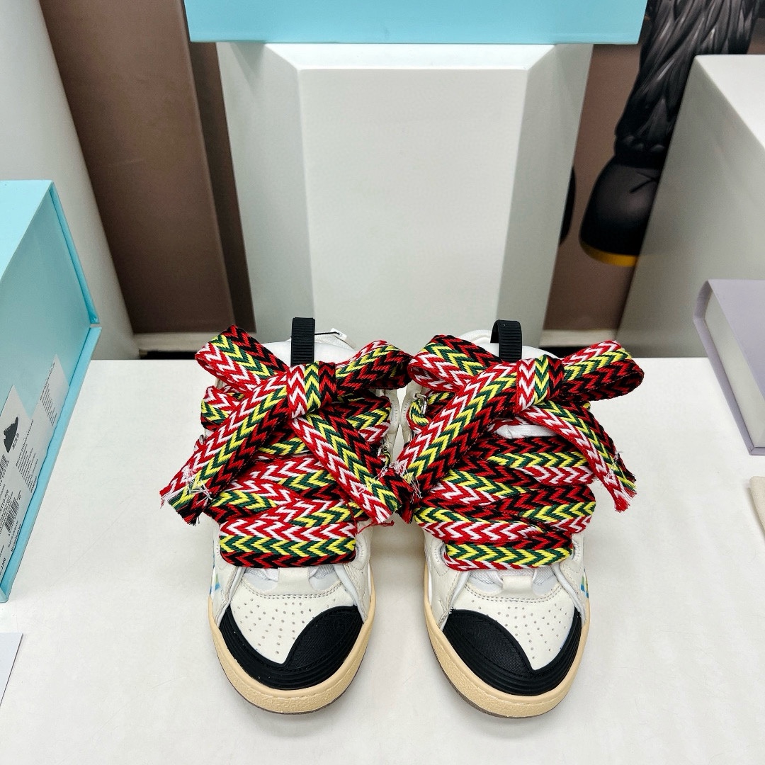 NO:695846,The customized 'Exclusive Top Edition' has been in production for a long time. Lanvin  Foot pads, cowhide leather injection molded latex pads, outsole, original molded outsole, size couple 35-46 (this model is not returnable or exchangeable), original co-branded packaging gift box, color updated simultaneously on the official website, casual shoes/sports shoes, sneakers, cowhide19860909定制款《独家顶级版本》长期做货 浪凡Lanvin × Gallery Department 联名款限定系列…【情侣3代面包泼墨休闲鞋】 沉稳、笃定、活泼、经典与潮流、成熟与青春,泼墨与手绘组合不规范描图,诠释多面魅力组合构成一个五彩斑斓的艺术品官网热度火爆全球达人打卡,众多红人都纷纷种草  鞋面原版定制牛皮打印字母工艺 内里原版透气布料 垫脚牛皮注塑乳胶垫脚 大底原版开模大底 码数情侣35-46（此款定制不退换） 包装原版联名包装礼盒 颜色官网同步更新,休闲鞋/运动鞋,sneakers,cowhide,Women's Shoes