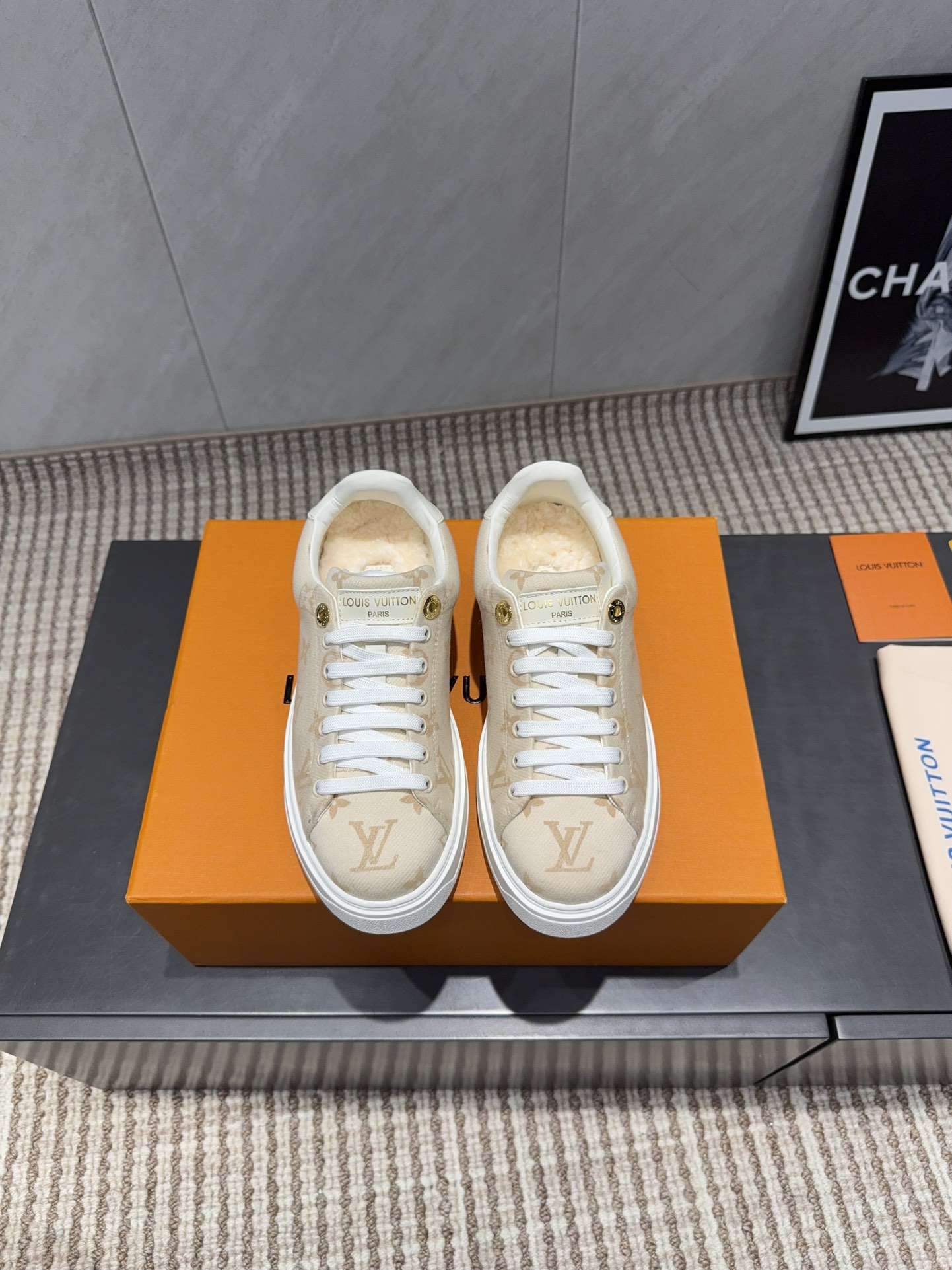 NO:695759,: 'Top exclusive first release' [Round toe thick-soled casual shoes] LV 25 autumn and winter first release is really a new style, sisters, it looks so good on your feet. Buy the original version at the counter and develop it one to one. All details, materials, quality are the same as those at the counter, and you will get the latest luxurious packaging... Fabric: Original custom presbyopic fabric Lining: Original custom cowhide Foot pads: Original custom wool pad Outsole: Original molded TPU foam molding sole Packaging: Original latest packaging  Size: 35-39 (40.41. Customization is non-refundable) Color: Official website updated simultaneously, casual shoes/sports shoes, louis vuitton, sneakers, cowhide19860909:《顶级独家首发》【圆头厚底休闲鞋】 LV 25秋冬首发真的又是新一款王炸新款,姐妹们,上脚太好看啦专柜购买原版一比一开发,所有细节,材料,品质,跟专柜无区别,再送豪华最新大包装…… 面料:原版定制老花布料 内里:原版定制牛皮 垫脚:原版定制羊毛垫 大底:原版开模TPU发泡成型底 包装:原版最新包装 码数:35-39（40.41.定制不退换） 颜色:官网同步更新,休闲鞋/运动鞋,louis vuitton,sneakers,cowhide,Women's Shoes