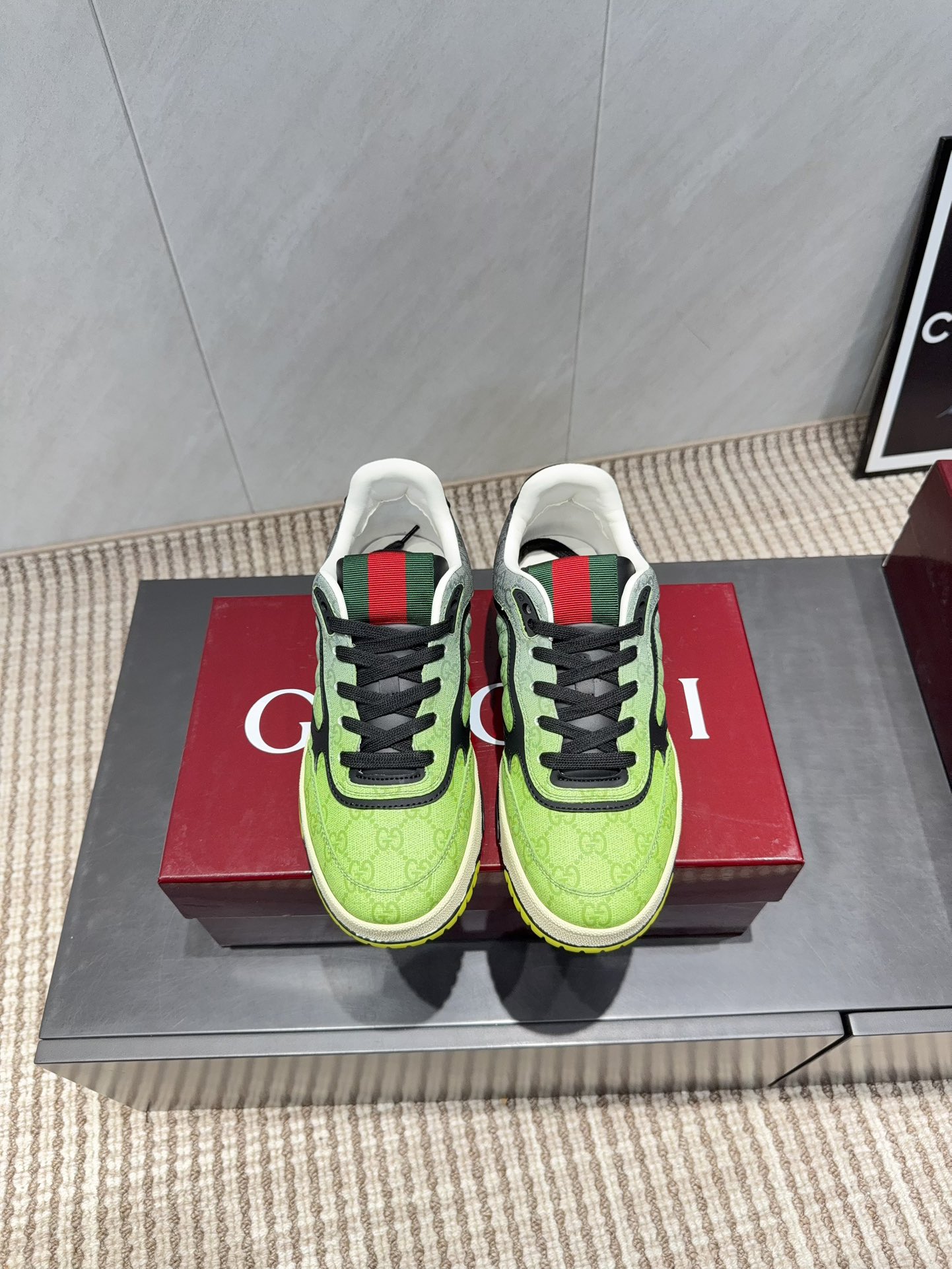 NO:695750,: Couple 'Exclusive top version' [Color-blocked thick-soled casual shoes for couples] G family Gucci small dirty shoes full series upgrade, long-term production GG Gucci series old casual small dirty shoes catwalk style ZP developed pure original version... Metal double G crystal cylindrical mark... Gucc original pattern ribbon... Upper color rubbed cowhide frosted splicing classic double G cloth Fabric: Original custom cowhide Lining: Original custom terry cloth Foot: Original cowhide injection molding pad  Outsole: Original open-molded TPU two-color molded sole. Packaging: Original full set of packaging. Code number: 35-44 (41 for women and 45 for men. Customized and non-returnable). Color: Official website updated simultaneously, casual shoes/sports shoes, gucci, gucci, gucci, sneakers, cowhide.19860909:情侣《独家顶级版本》【情侣拼色厚底休闲鞋】 G家古驰小脏鞋全系列升级 长期做货 GG古奇系列做旧休闲小脏鞋走秀款 ZP开发纯原版本……金属双G水晶圆柱形标……Gucc原版纹织带……鞋面擦色牛皮磨砂拼接经典双G布 面料:原版定制牛皮 内里:原版定制毛巾布 垫脚:原版牛皮注塑成型垫 大底:原版开模TPU双色成型底 包装:原版全套包装 码数:35-44（女41.男45.定制不退换） 颜色:官网同步更新,休闲鞋/运动鞋,gucci,gucci,gucci,sneakers,cowhide,Women's Shoes