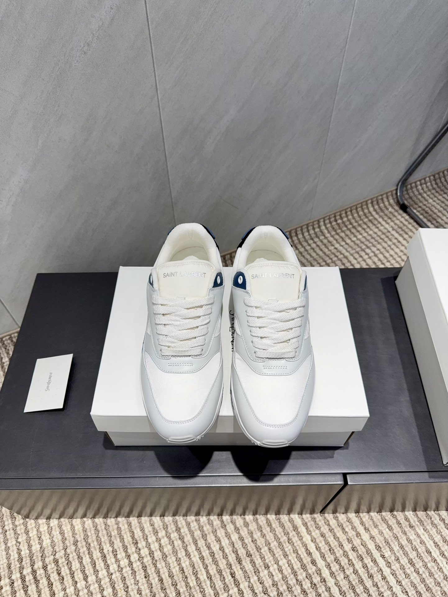 NO:695762,: Men's 'Exclusive top version' YSL SAINT LAURENT Yves Saint Laurent's latest autumn casual series... [Men's color-blocked casual shoes] Yves Saint Laurent SL61, original purchase, 1:1 replica, fresh blood injection and casual retro design, super good-looking and versatile, the upper is made of cowhide punching and splicing combination, the side is stamped with the SL61 iconic logo, super soft on the feet, lightweight, comfortable to wear with a sweatshirt, it is recommended to have one pair in each hand  Fabric: original customized cowhide umbrella cloth splicing process. Lining: original customized terry cloth. Feet: cowhide injection molding pad. Outsole: original molded TPU two-color bottom. Packaging: original full set of packaging. Code number: 39-44 (45 customized, non-returnable). Color: official website updated simultaneously, casual shoes/sports shoes, saint laurent, saint laurent, saint.  laurent,sneakers,hoodie,sweatshirts,cowhide,umbrellas19860909:男款《独家顶级版本》  YSL SAINT LAURENT圣罗兰秋季最新休闲系列…【男款拼色休闲鞋】 圣罗兰 SL61 ,原版购入 一比一复刻 ,新鲜血液注入加休闲复古的设计,超好看百搭,鞋面采用牛皮冲孔拼接组合,侧面烫金SL61标识性logo,上脚超级柔软 ,轻便,舒适搭配卫衣,建议一手一双 面料:原版定制牛皮雨伞布拼接工艺 内里:原版定制毛巾布 垫脚:牛皮注塑成型垫 大底:原版开模TPU双色底 包装:原版全套包装 码数:39-44（45定制不退换） 颜色:官网同步更新,休闲鞋/运动鞋,saint laurent,saint laurent,saint laurent,sneakers,hoodie,sweatshirts,cowhide,umbrellas,Women's Shoes